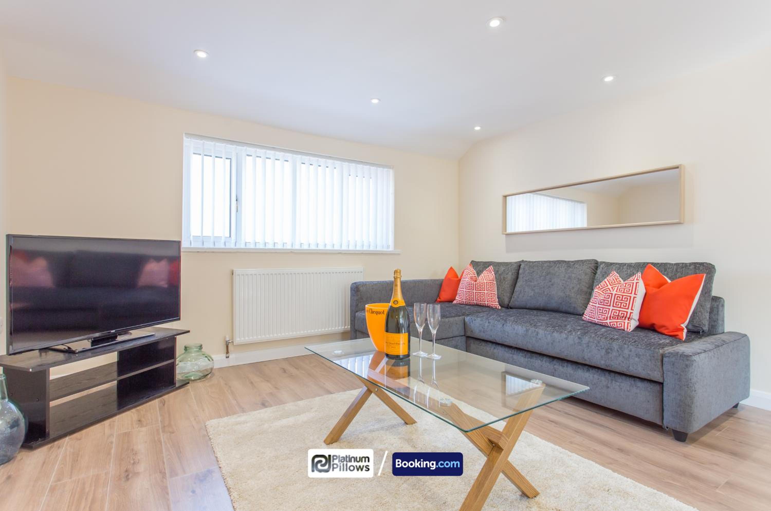 Oxford Vacations - Two Bedroom Pinnocks Lodge Apartment close to JR Hospital By Platinum Pillows Short Lets Serviced Accommodation Oxford - Property Image 17