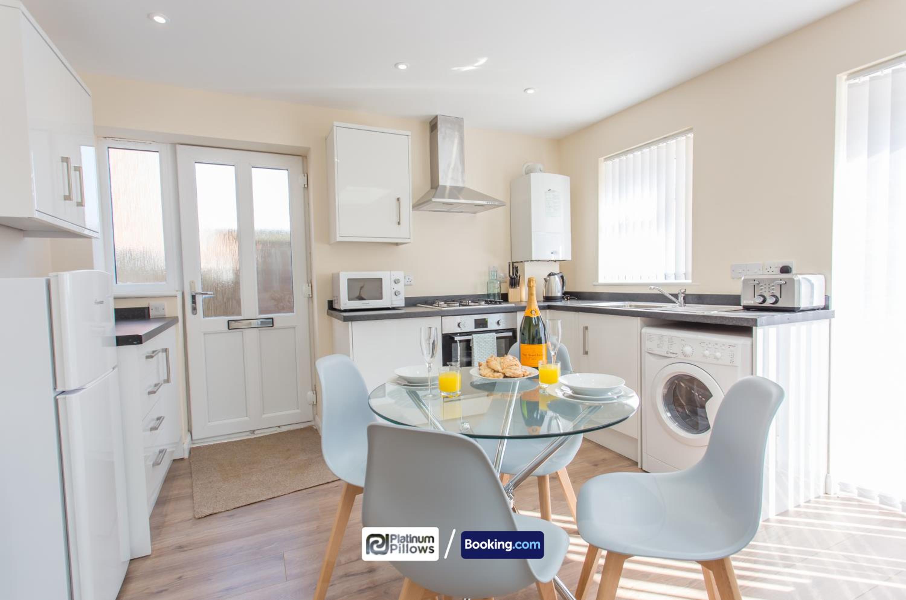 Oxford Vacations - Two Bedroom Pinnocks Lodge Apartment close to JR Hospital By Platinum Pillows Short Lets Serviced Accommodation Oxford - Property Image 32