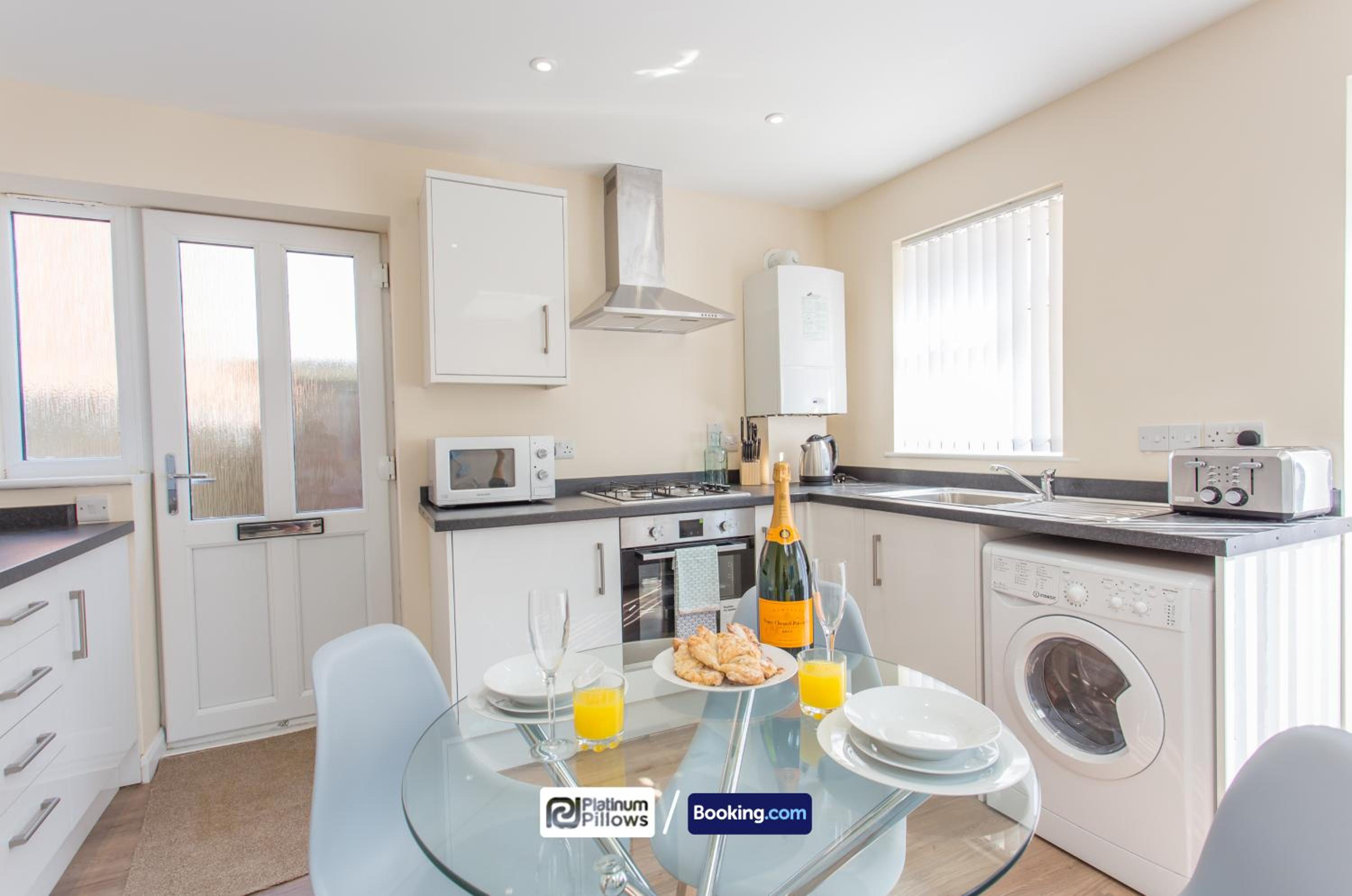 Oxford Vacations - Two Bedroom Pinnocks Lodge Apartment close to JR Hospital By Platinum Pillows Short Lets Serviced Accommodation Oxford - Property Image 34