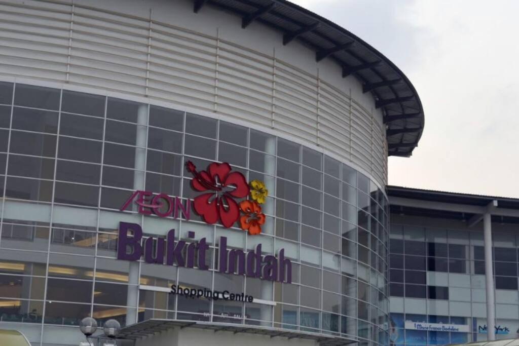 Bukit Indah Double Storey House nearby AEON - Legoland - Tuas - 9Pax