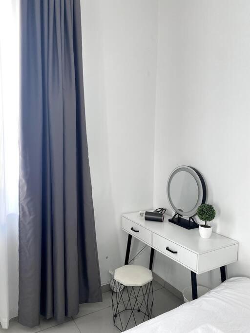 Bukit Indah Double Storey House nearby AEON - Legoland - Tuas - 9Pax