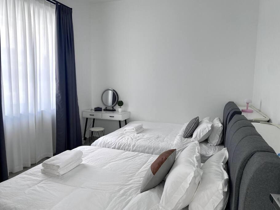 Bukit Indah Double Storey House nearby AEON - Legoland - Tuas - 9Pax