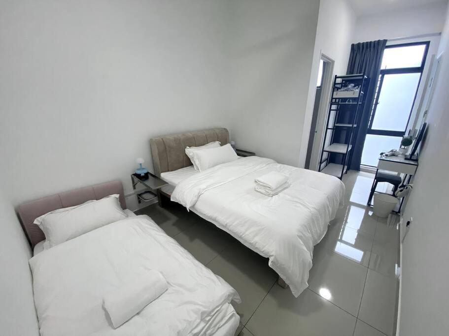 Bukit Indah Double Storey House nearby AEON - Legoland - Tuas - 9Pax