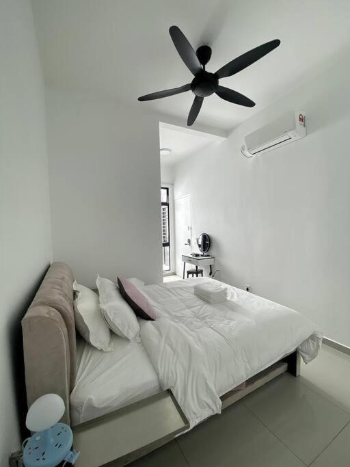 Bukit Indah Double Storey House nearby AEON - Legoland - Tuas - 9Pax