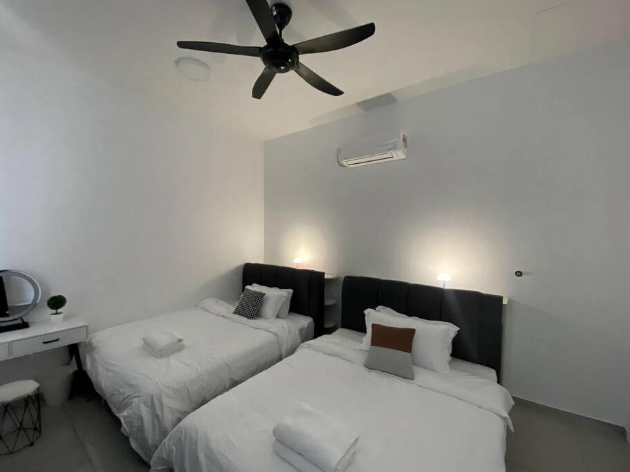 Bukit Indah Double Storey House nearby AEON - Legoland - Tuas - 9Pax