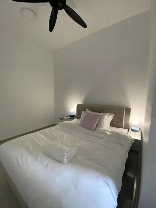Bukit Indah Double Storey House nearby AEON - Legoland - Tuas - 9Pax