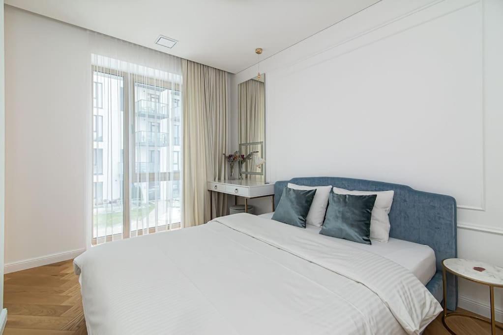 Stylish Apartment with Balcony by URBAN RENT view 2