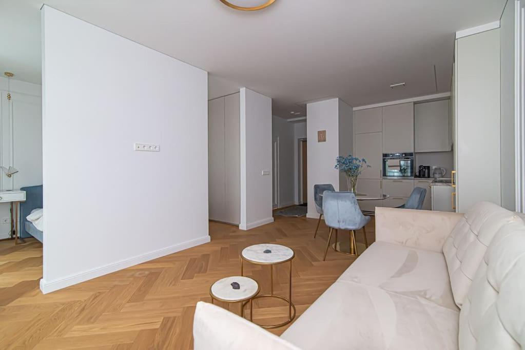 Stylish Apartment with Balcony by URBAN RENT view 5