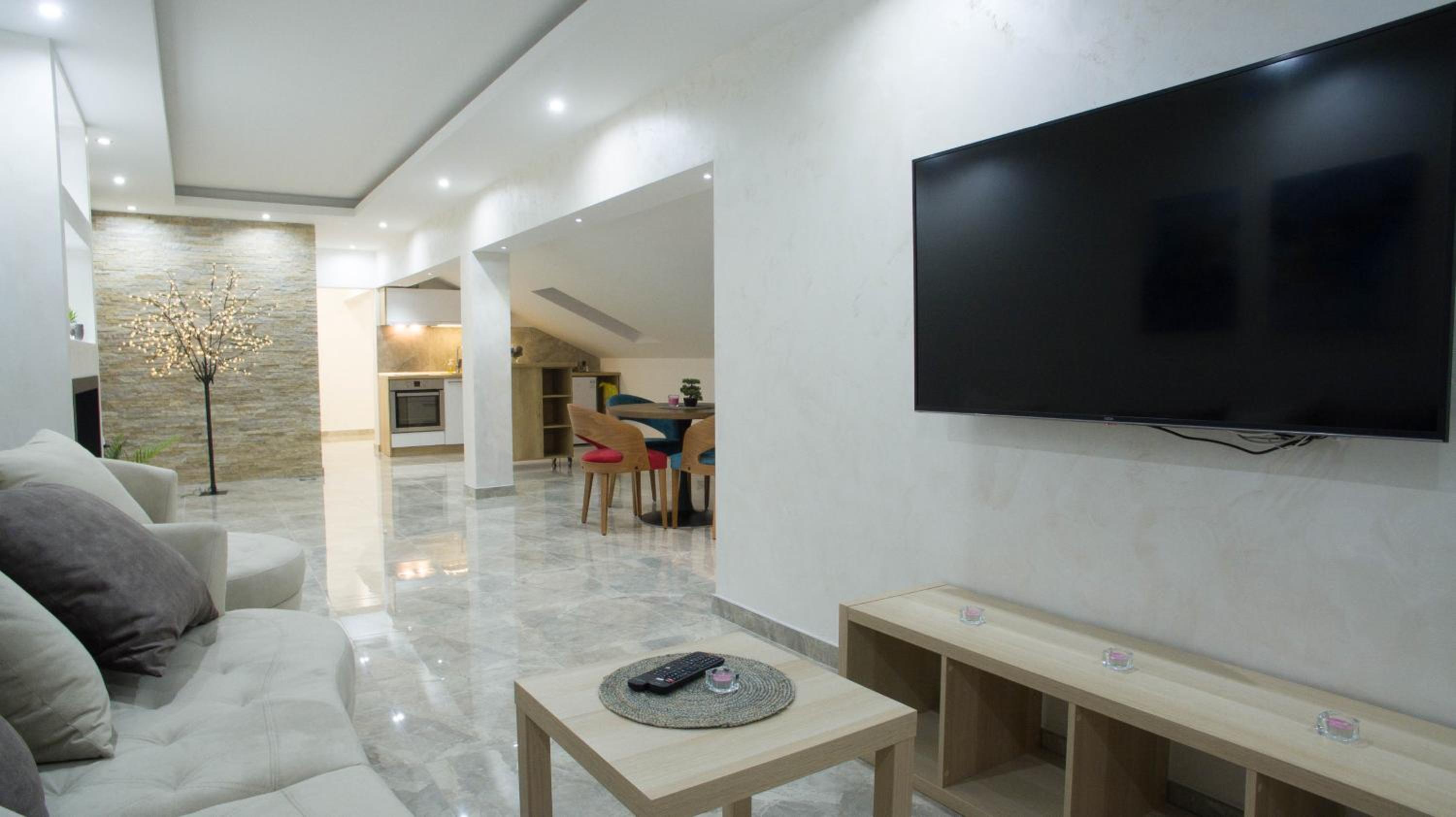 New Moment Lux 2 view 4