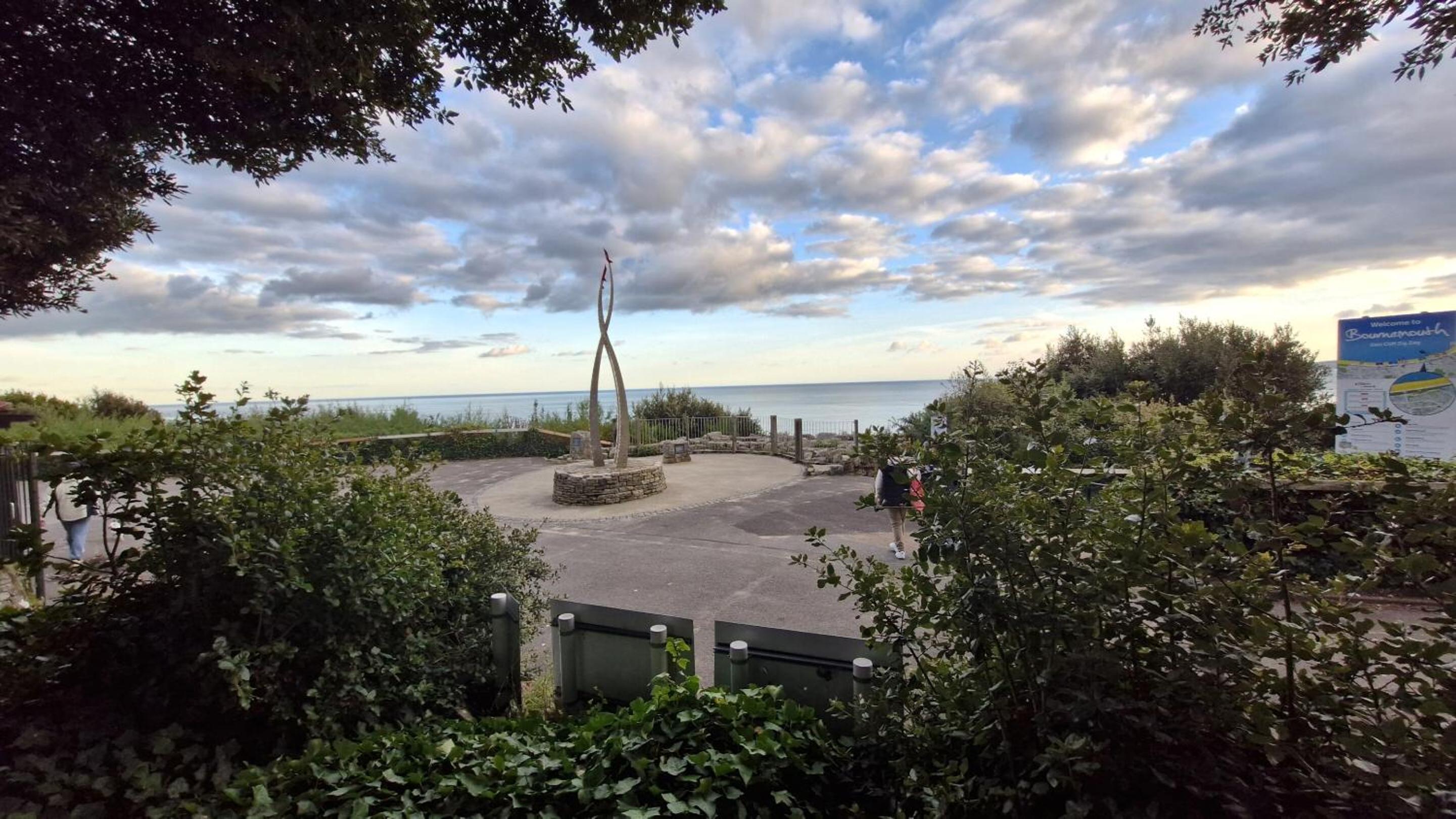 Top Floor Apartment close to Beach in Bournemouth view 2