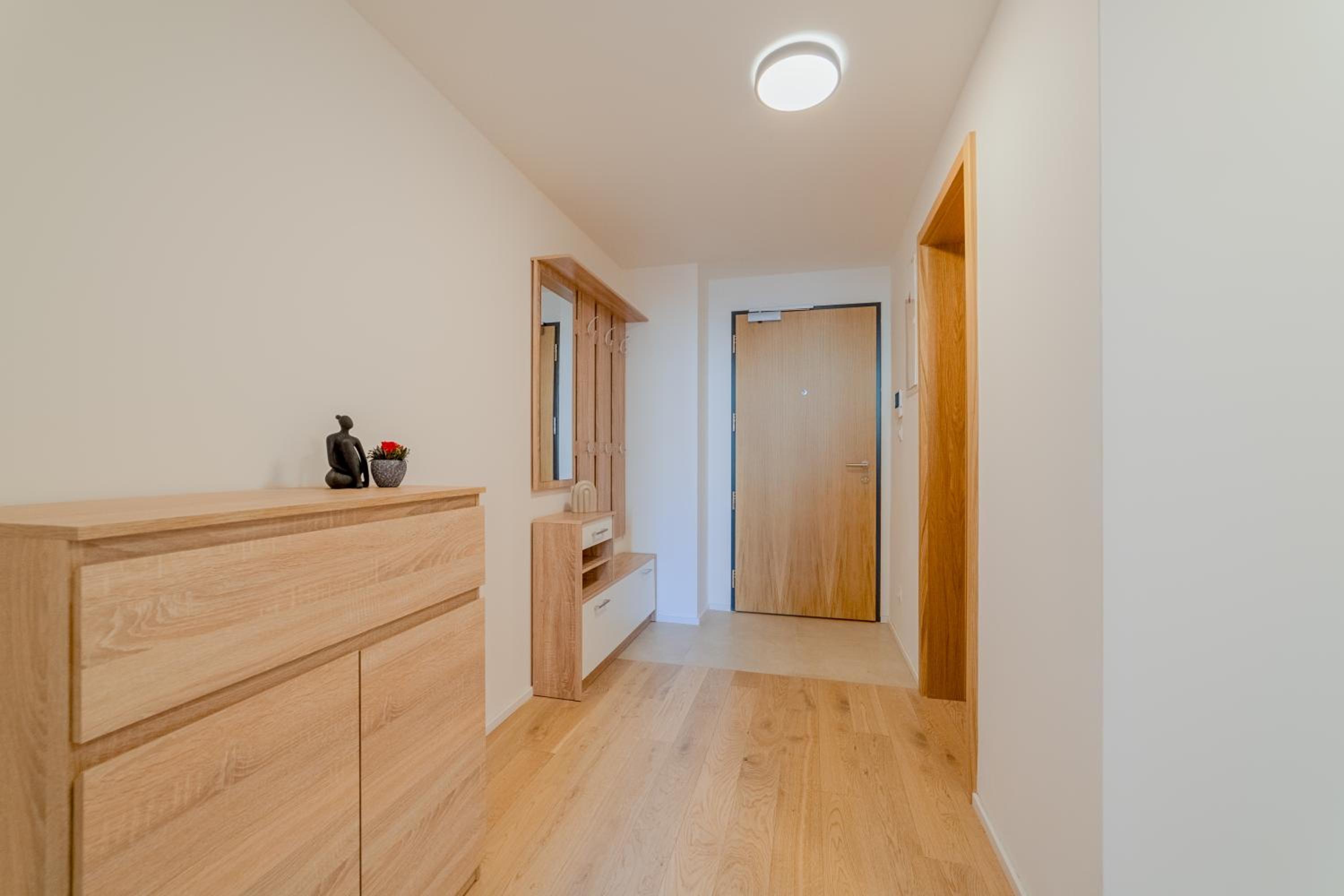 Premium Woodsy Apartment with Parking Garage by Rentez