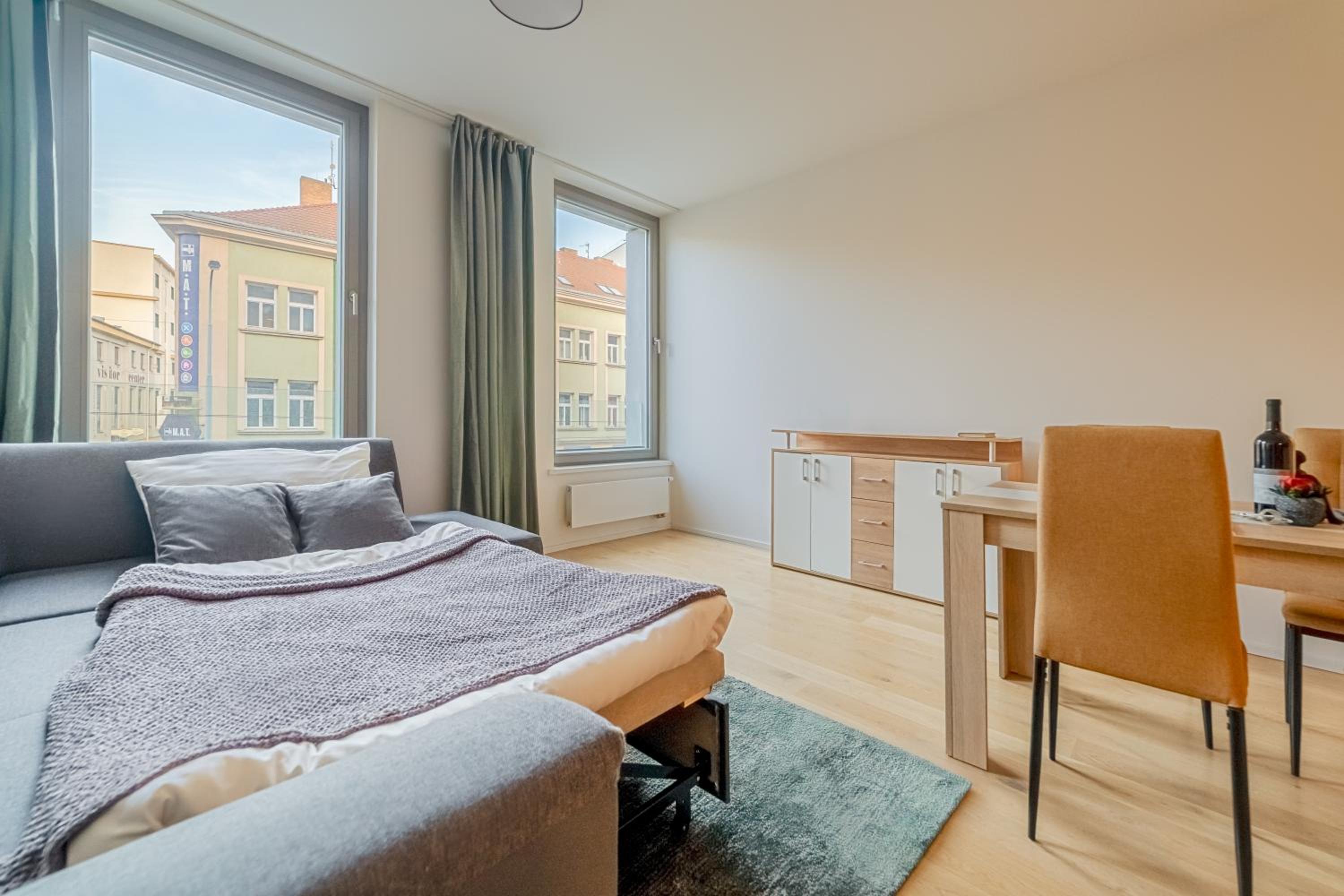 Premium Woodsy Apartment with Parking Garage by Rentez