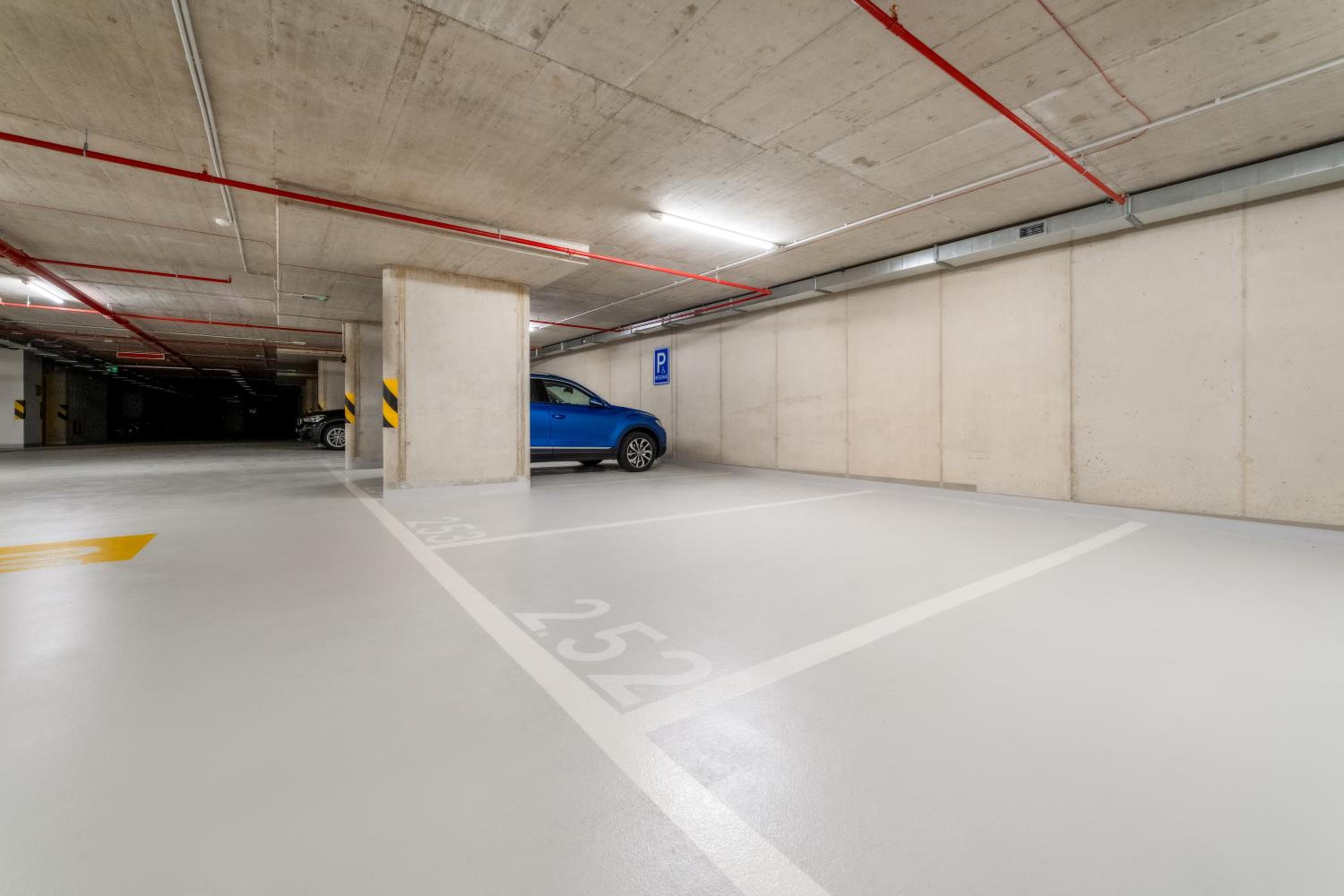 Premium Woodsy Apartment with Parking Garage by Rentez