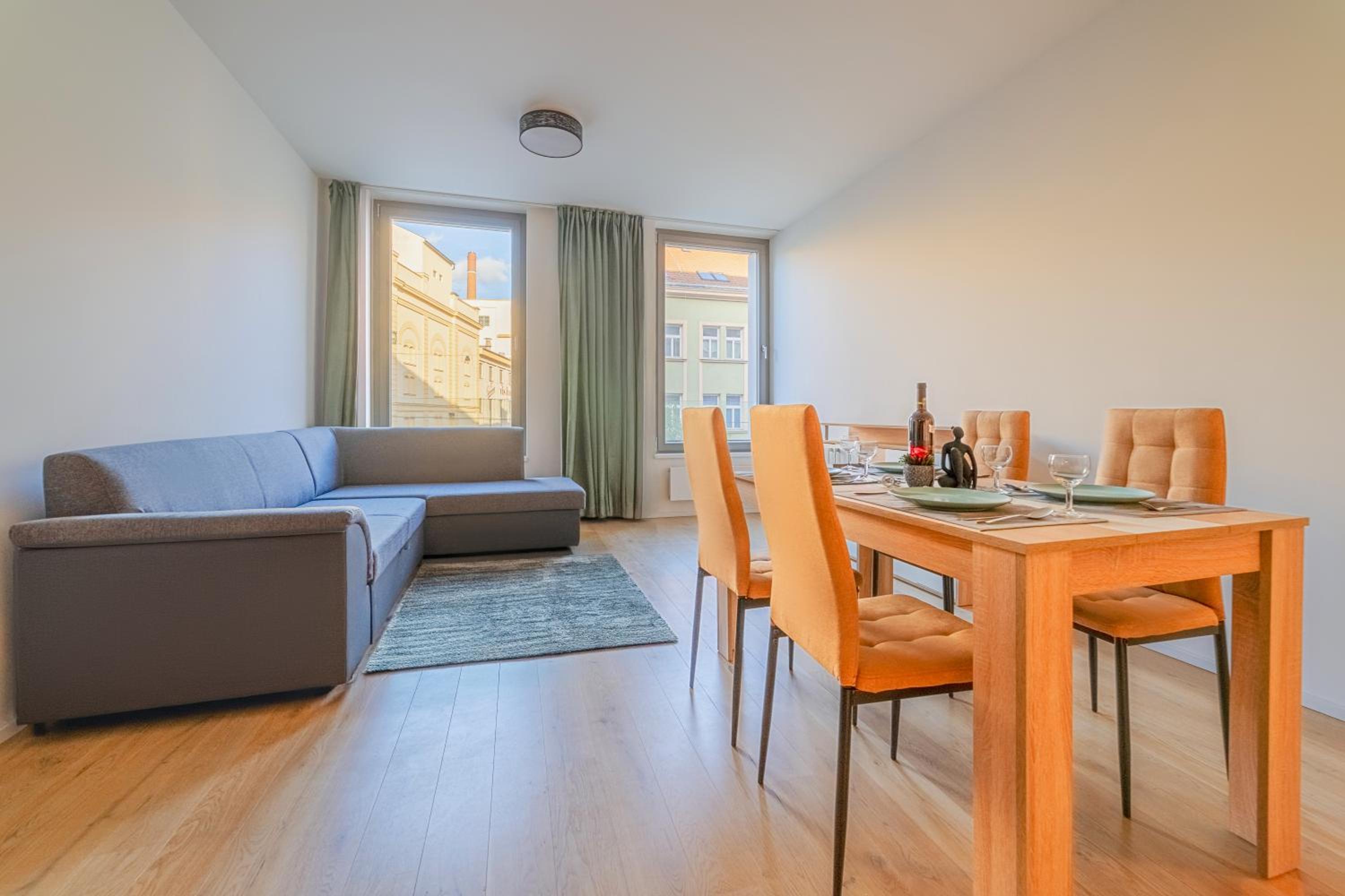 Premium Woodsy Apartment with Parking Garage by Rentez