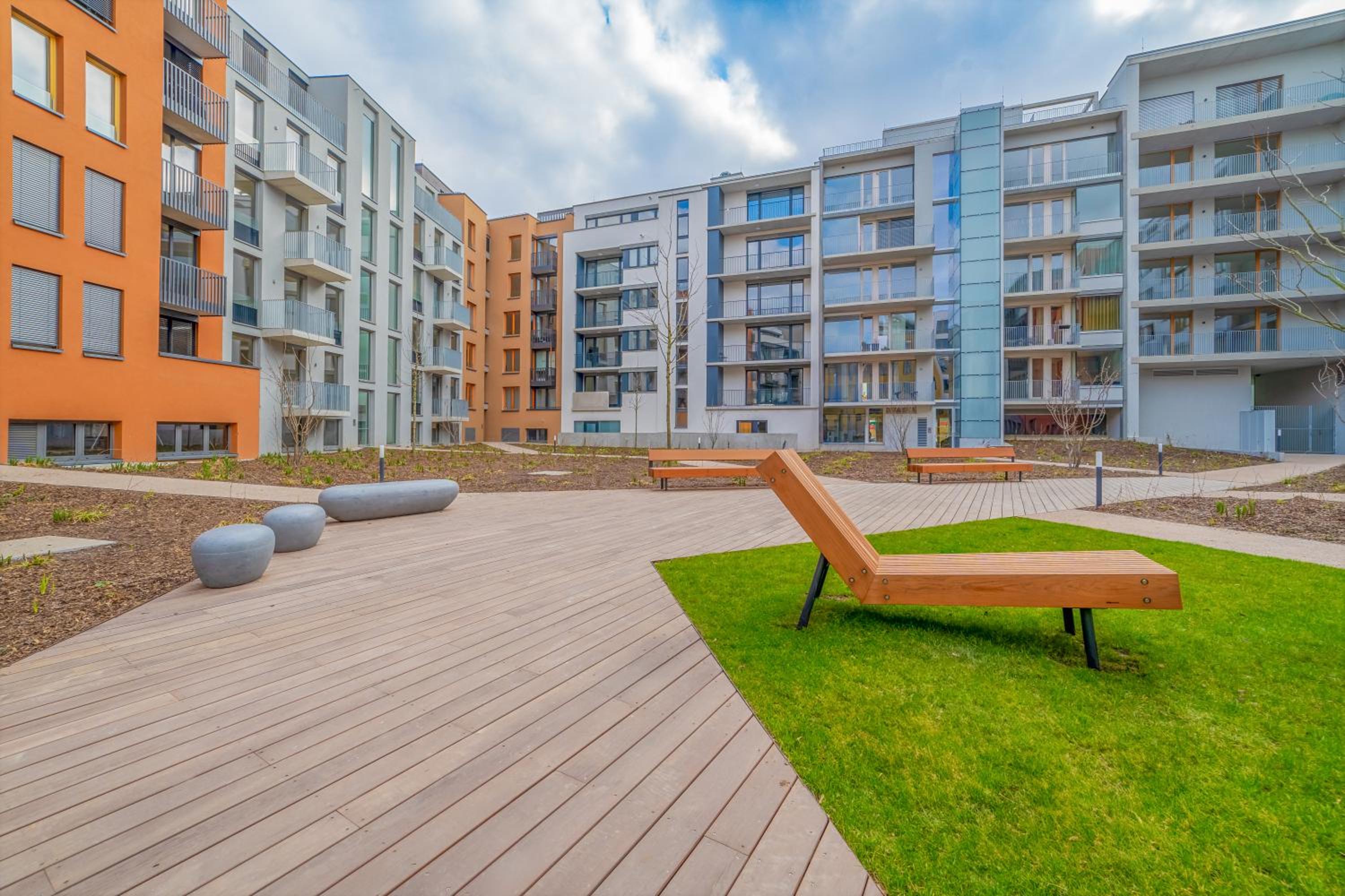 Premium Woodsy Apartment with Parking Garage by Rentez