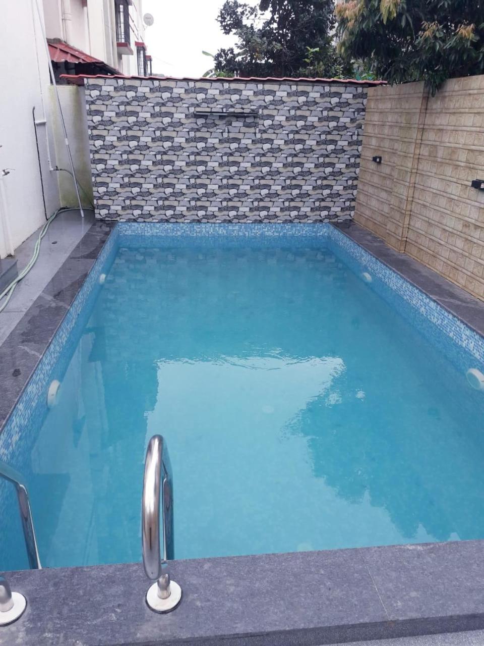 SWARAGAN HOLIDAYS VILLA 4 BHK AC LUXURY Room private pool view 3