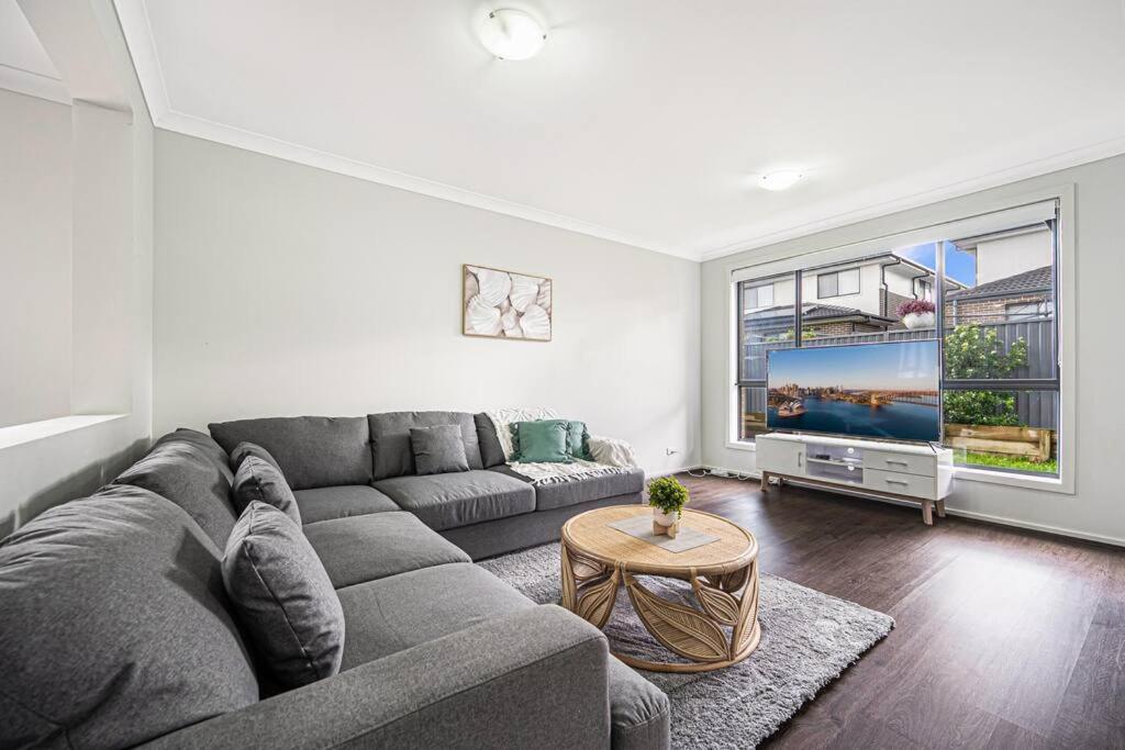 Sydney Marsden Park 5 bedrooms House close IKEA