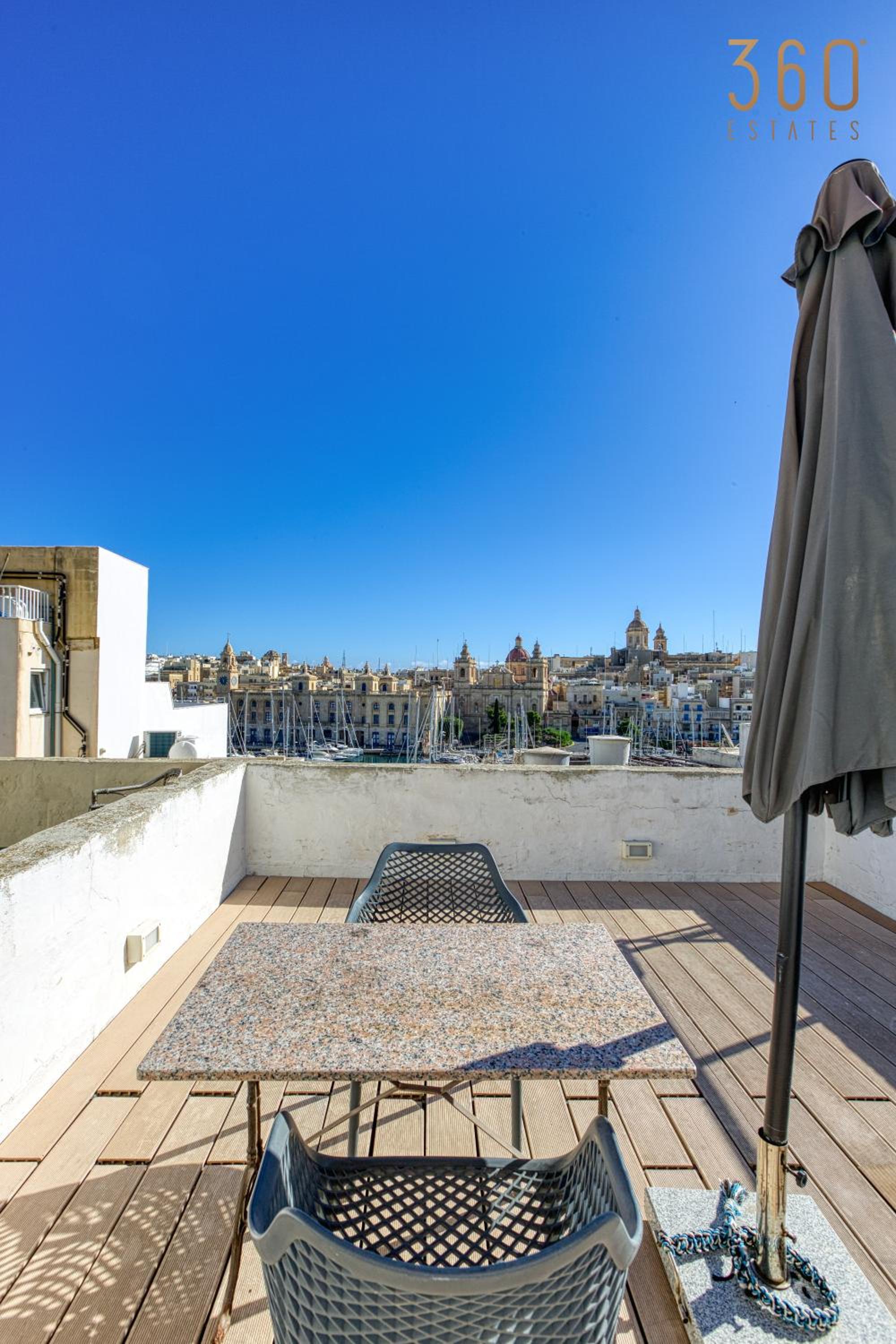 Lovely traditional 4BR Townhouse in charming Isla by 360 Estates view 2