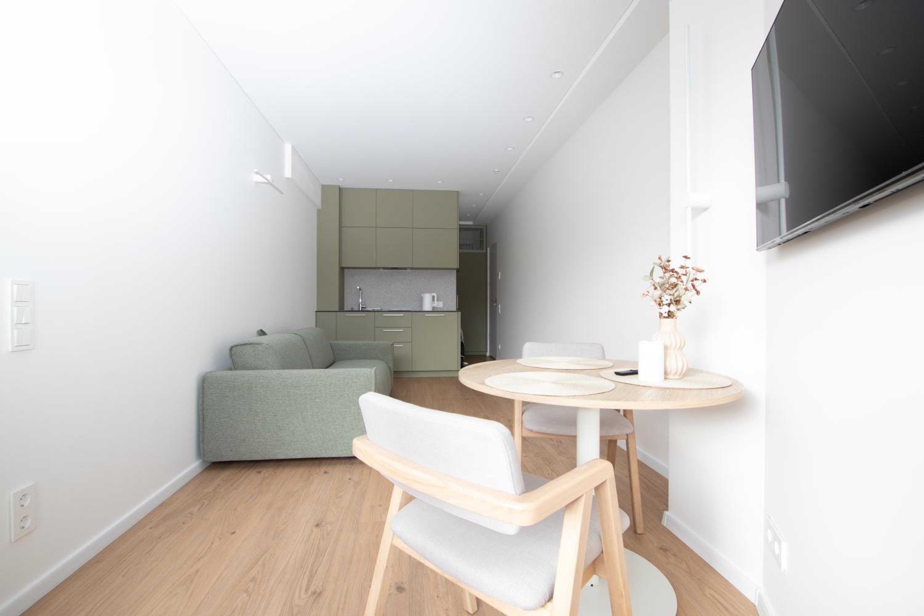 ᴄᴏʜᴏsᴛ I Cozy Studio With Balcony, Near City Center view 2