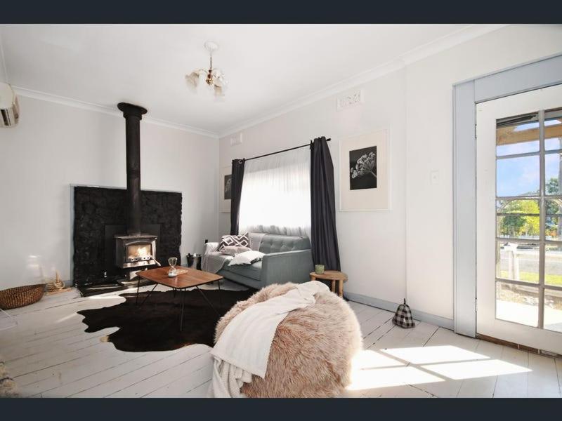Darlington Log Cottage