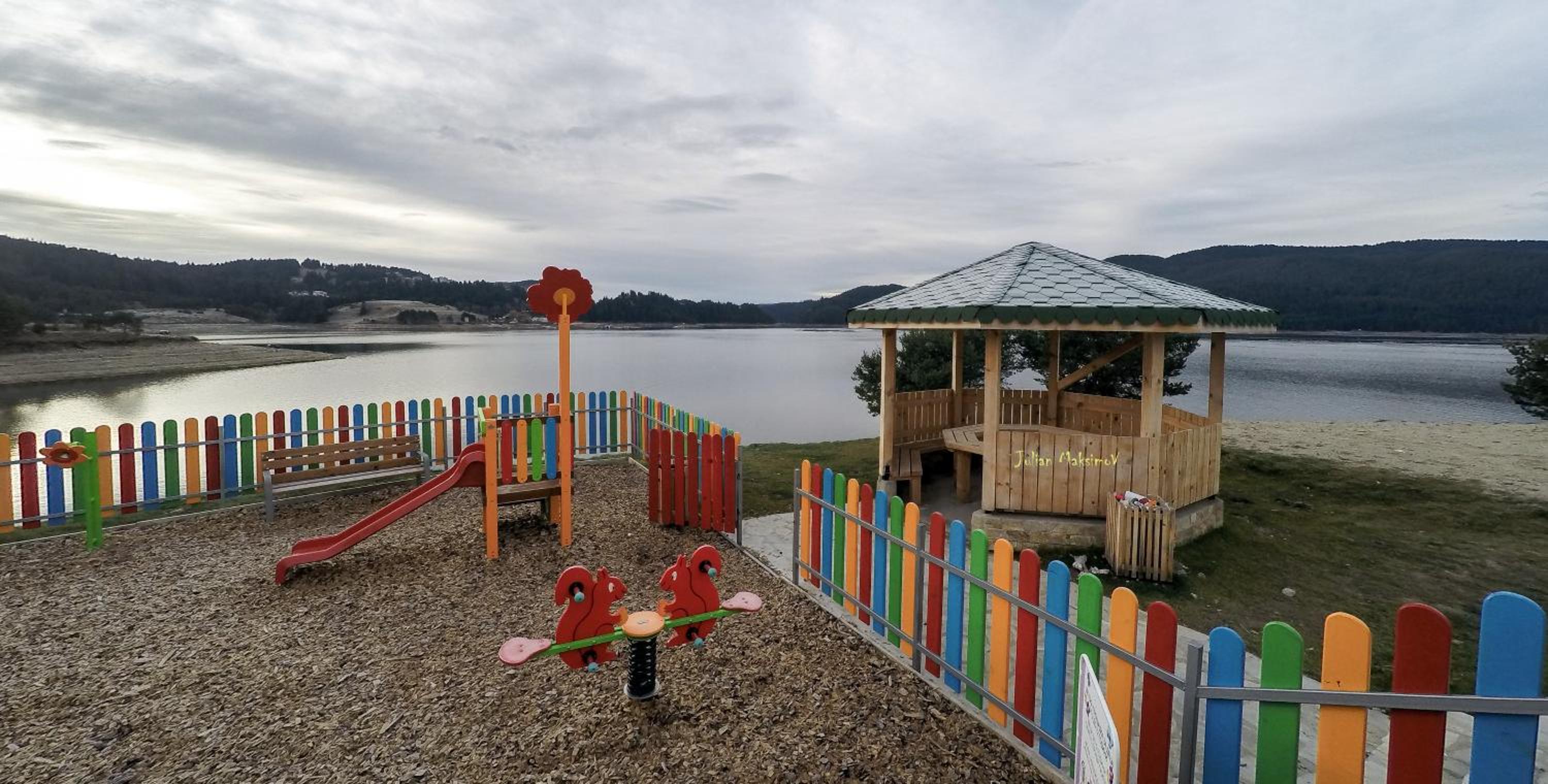 Divna Forest & Lake House