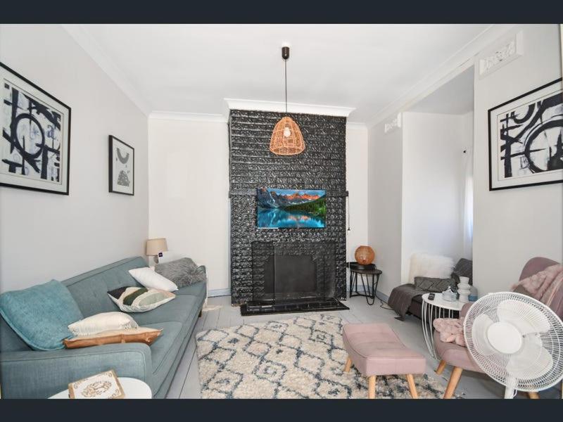 Darlington Log Cottage