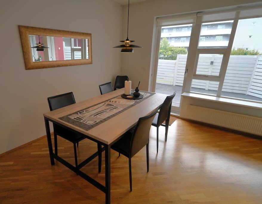 Beautiful apartment with patio in Reykjavik view 4