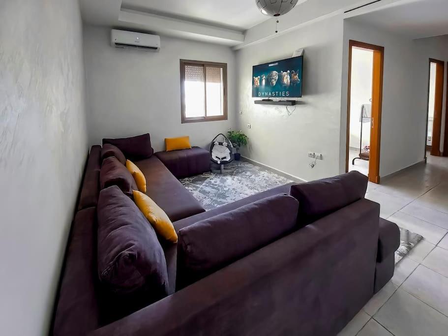 Pretty Family Flat, Quiet, Parking, All Shops Nearby view 2