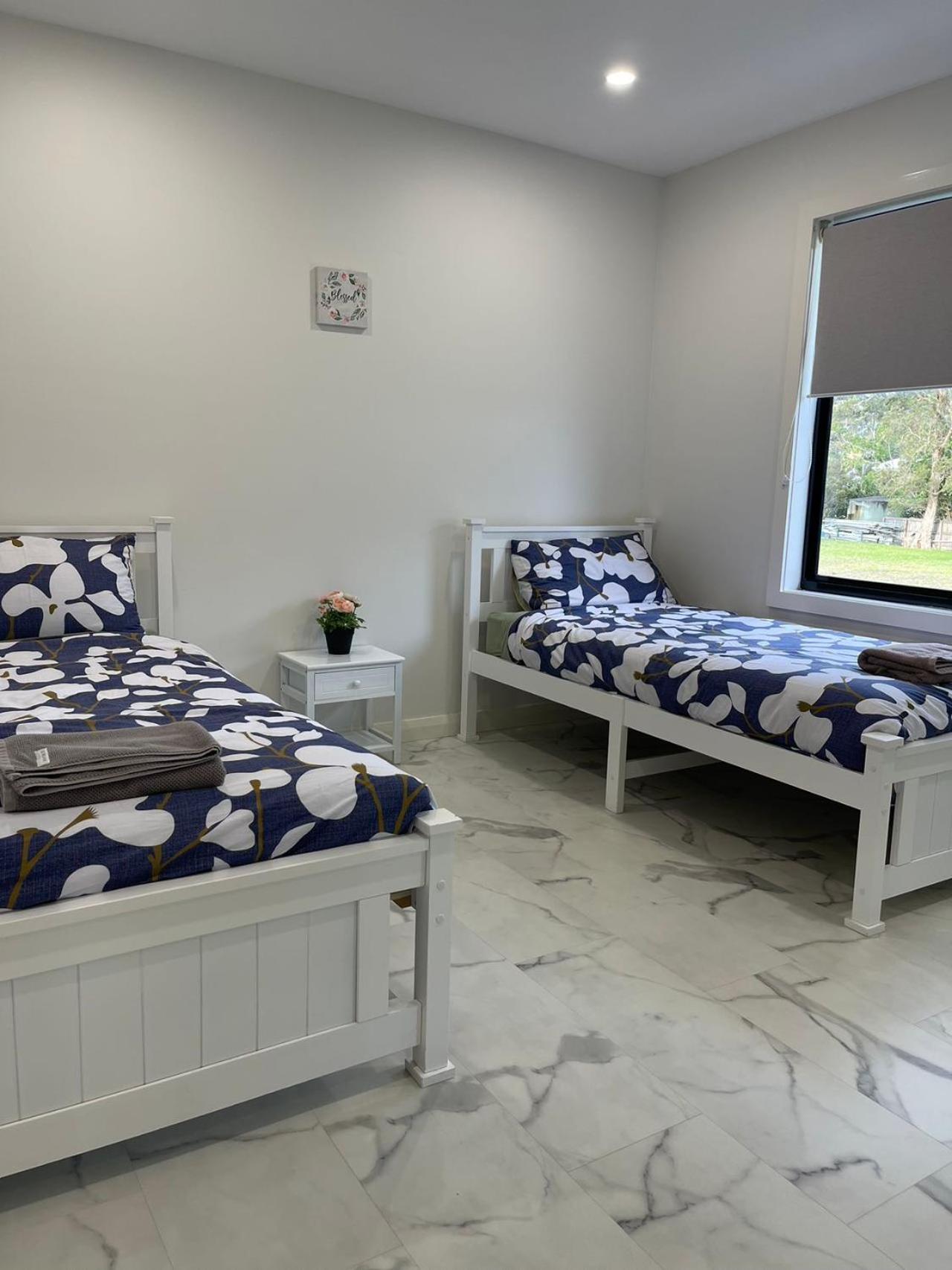 ABSOLUTE BEACHFRONT Port Stephens - Pindimar Beach House