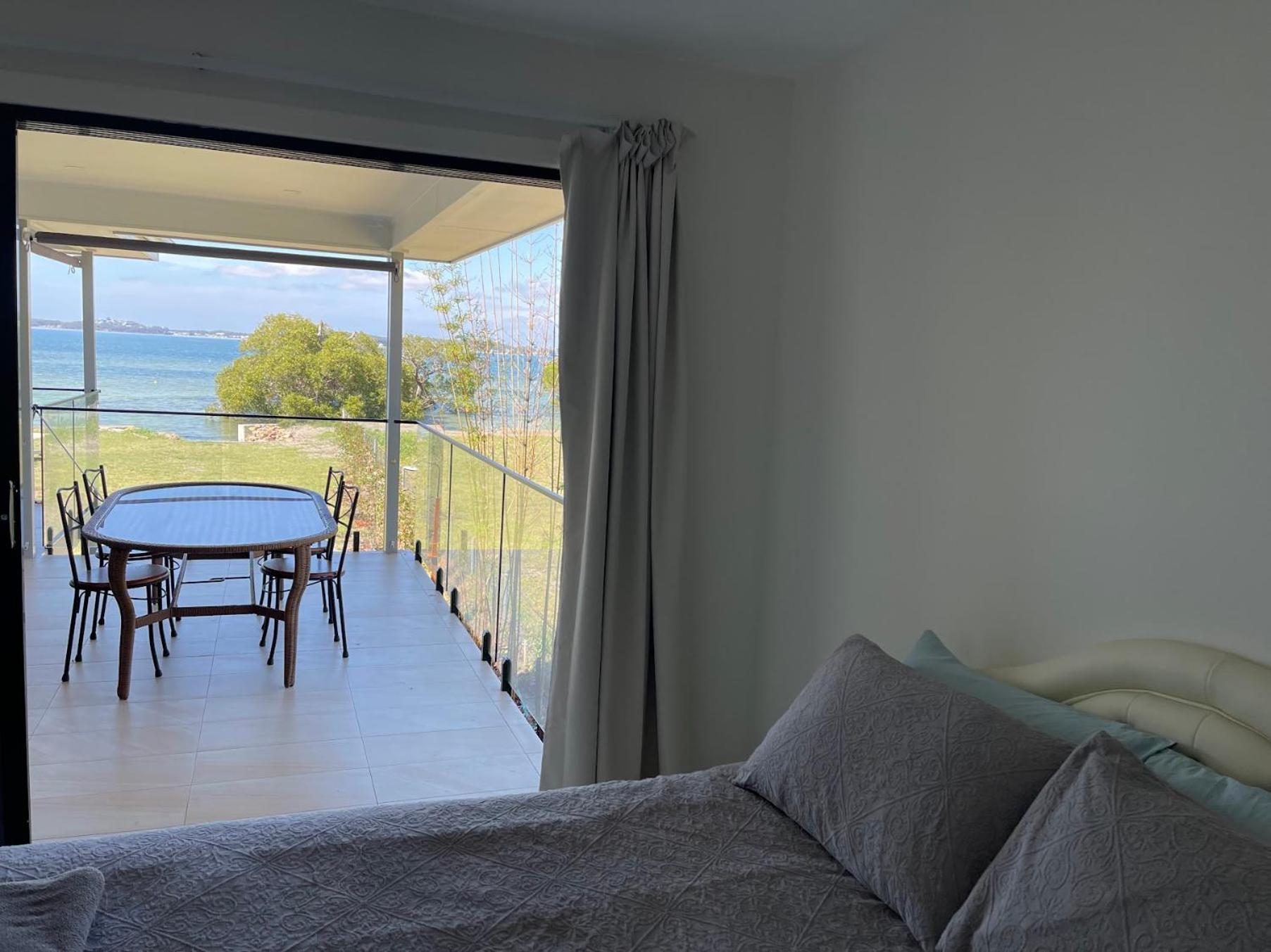 ABSOLUTE BEACHFRONT Port Stephens - Pindimar Beach House