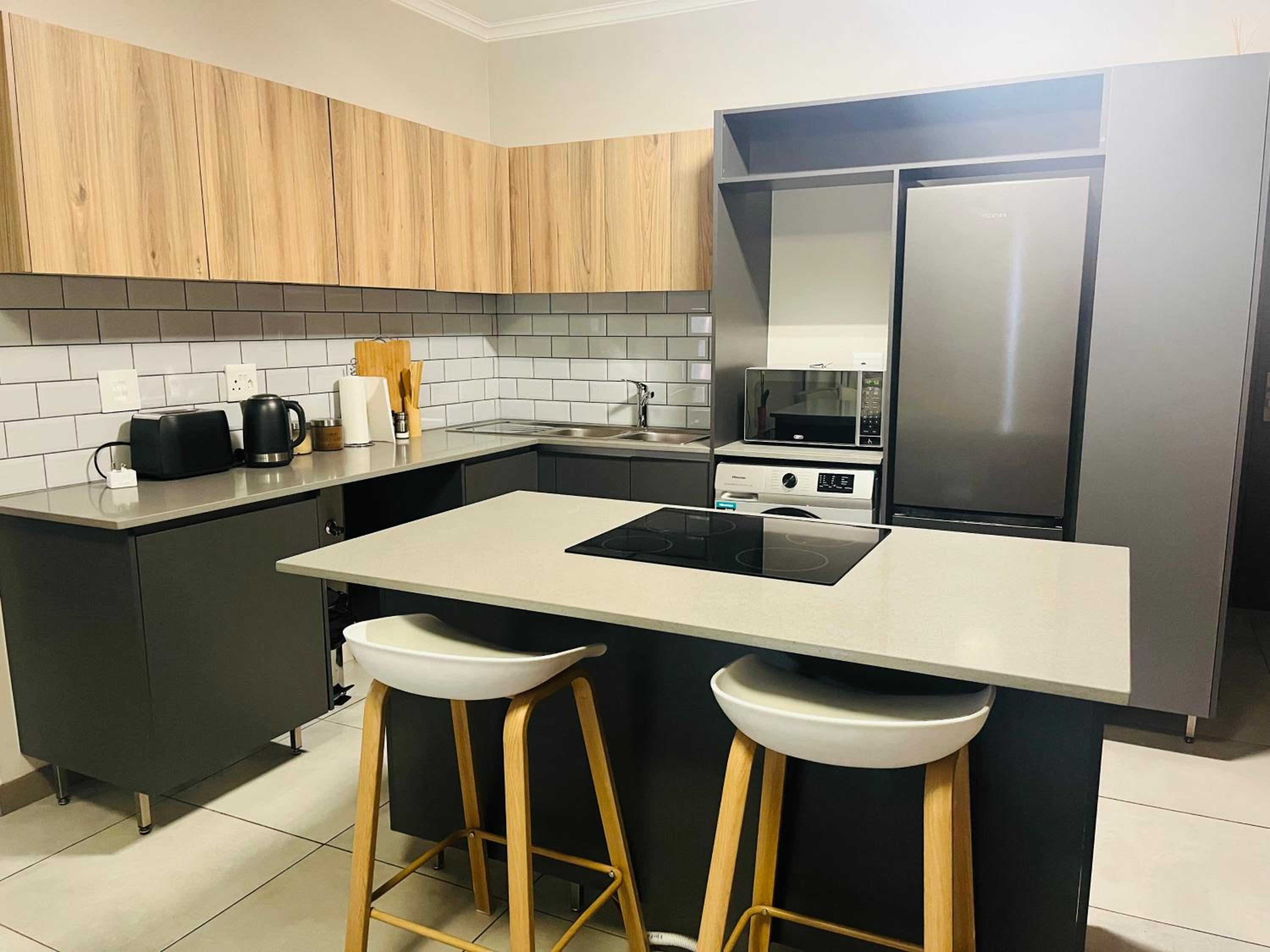 Spacious 2 Bedroom Apartment in Midrand, Waterfall City - Business and Family friendly - 11 Elizabeth Place view 3