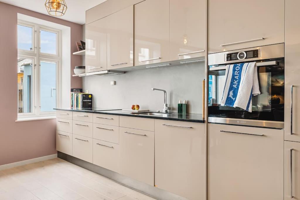 Dinbnb Apartments l 500m to the Market! 65 sqm of Comfort & Luxury view 2