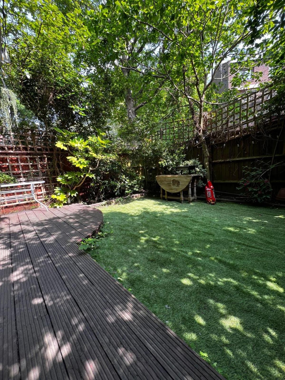 Central Chic 2 Bedroom London Flat