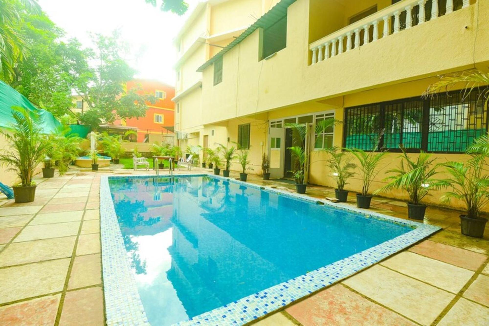 FabExpress De Classio With Pool - Nr Candolim Beach view 2