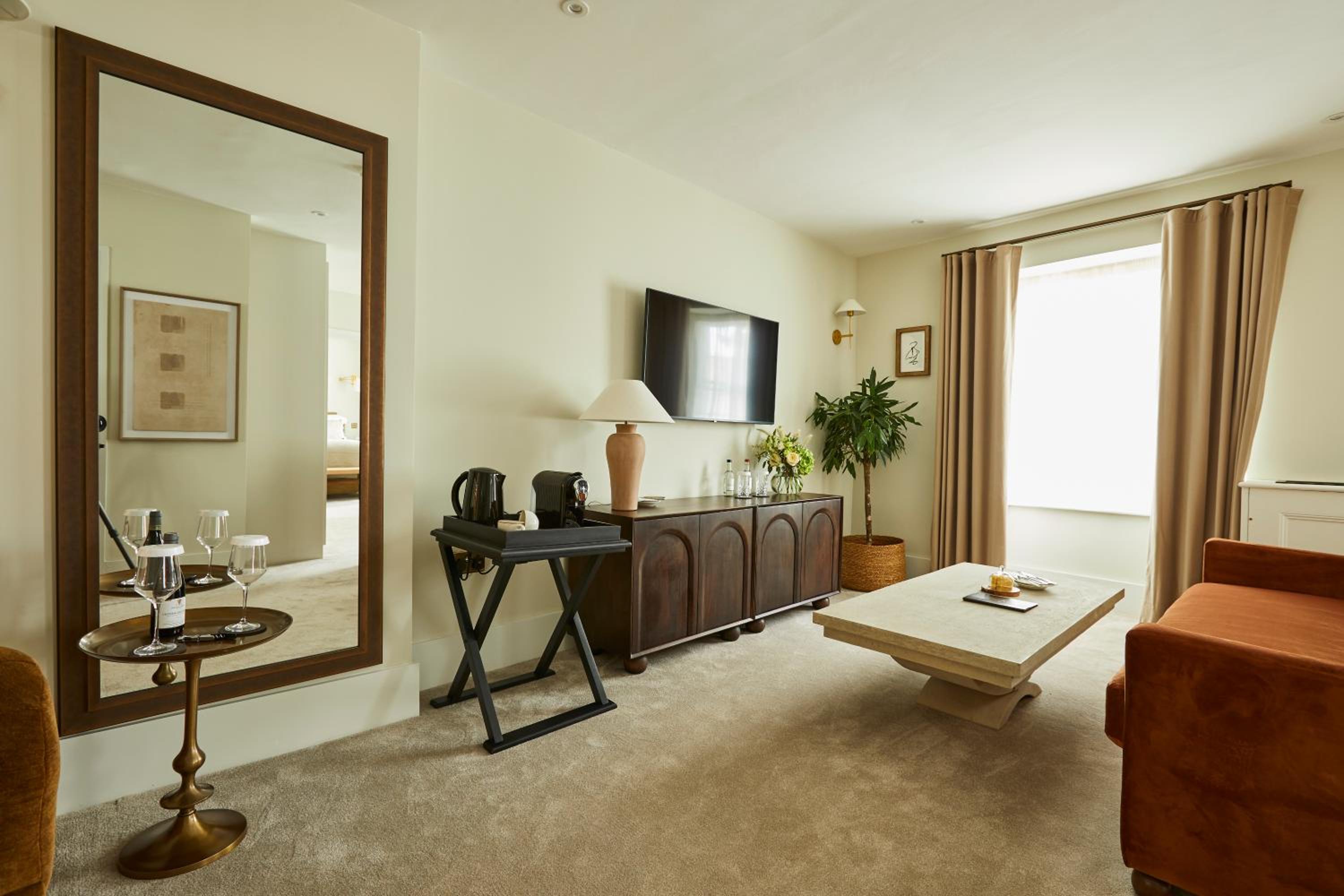 Woodstock Vacations - The Feathers Hotel - Property Image 4