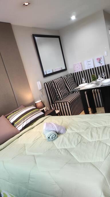 Newly Interiored 1 Bedroom with Balcony, City, Manila Bay and Sunset View with Netflix, Free Access to Infinity Pool, Gym, Sauna view 5