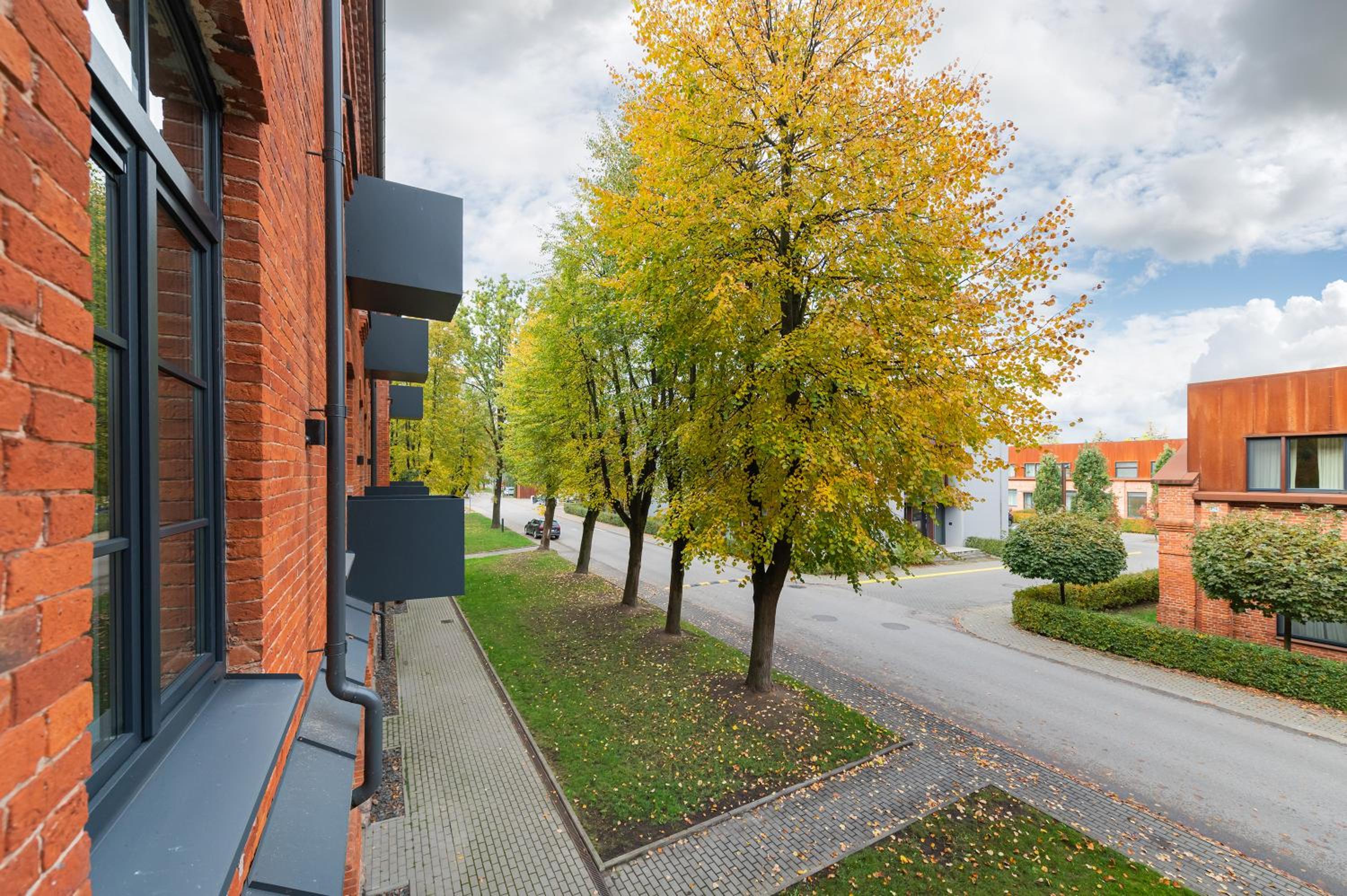 Shanti barracks apartment #2 by PoloApartments view 5