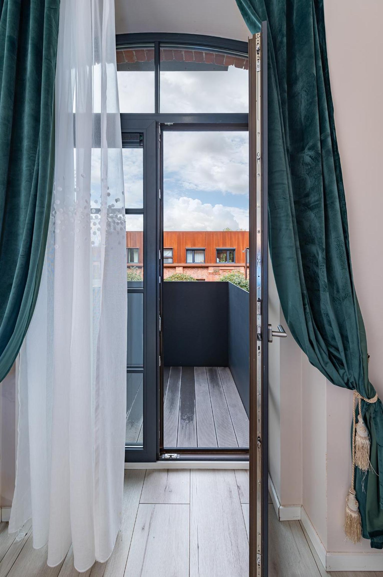 Shanti barracks apartment #2 by PoloApartments view 4