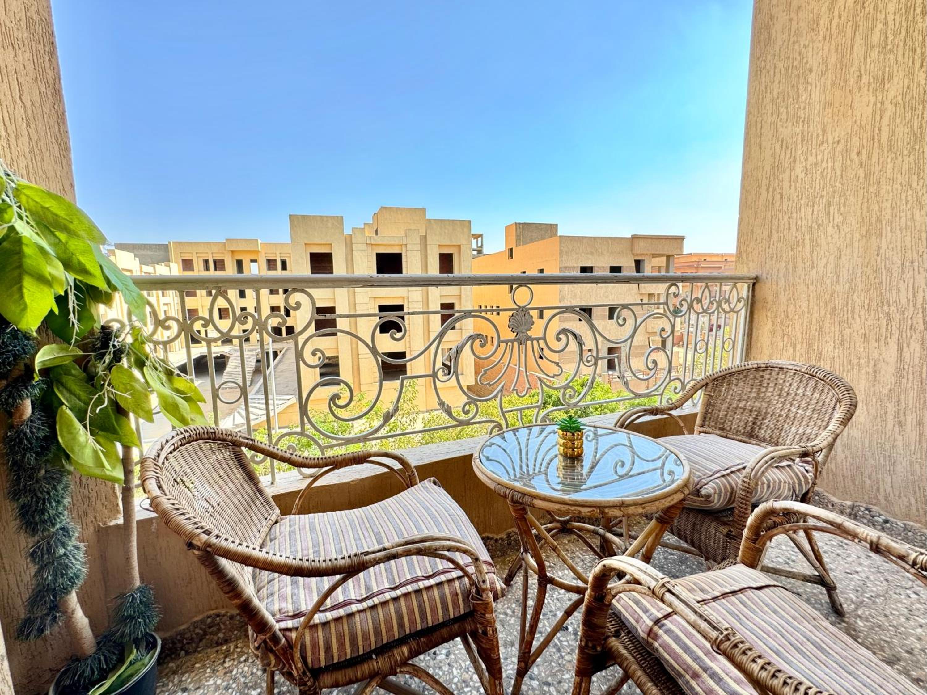 2BR Spacious Apt Prime Location New Cairo