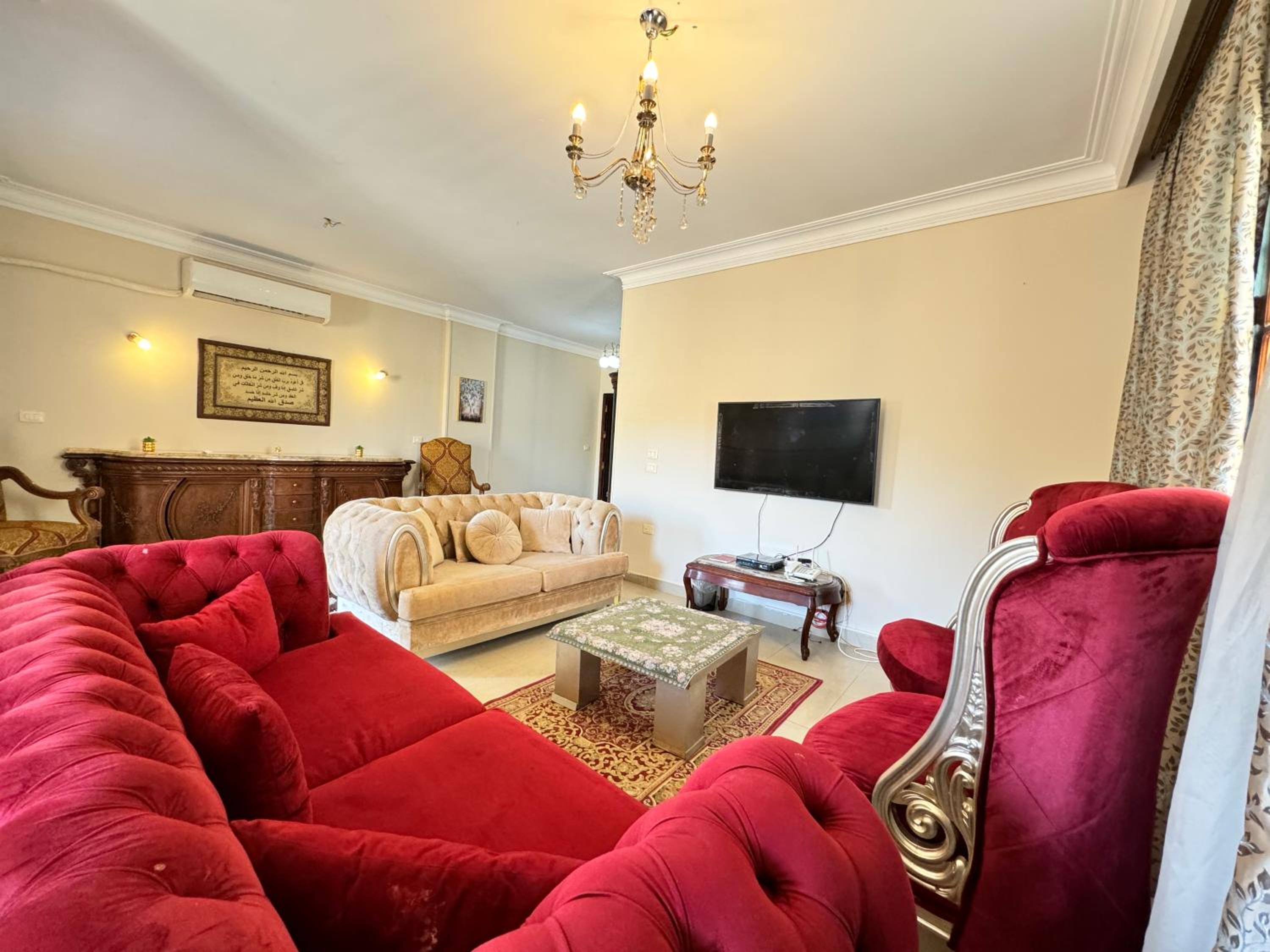 2BR Spacious Apt Prime Location New Cairo
