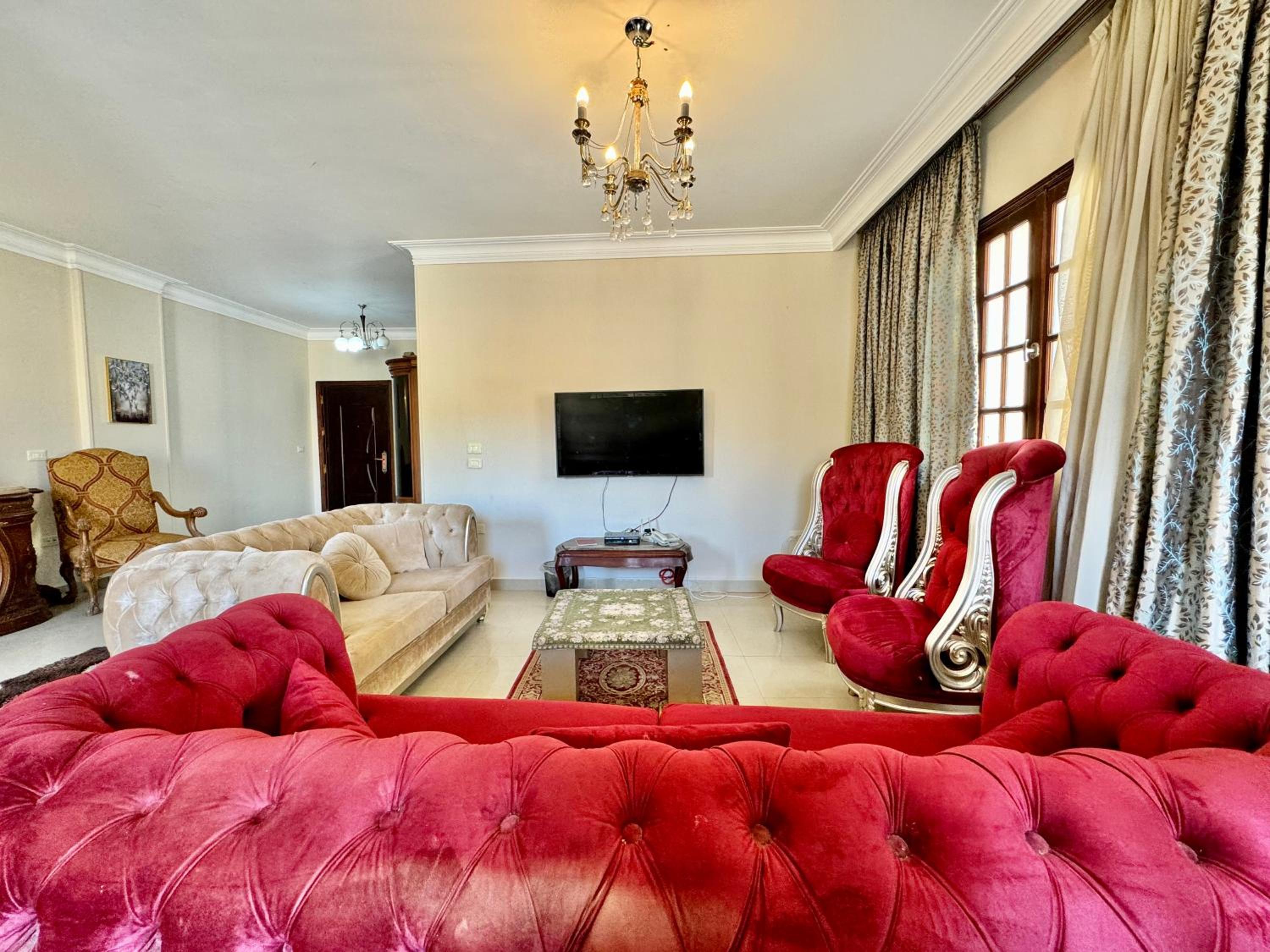 2BR Spacious Apt Prime Location New Cairo