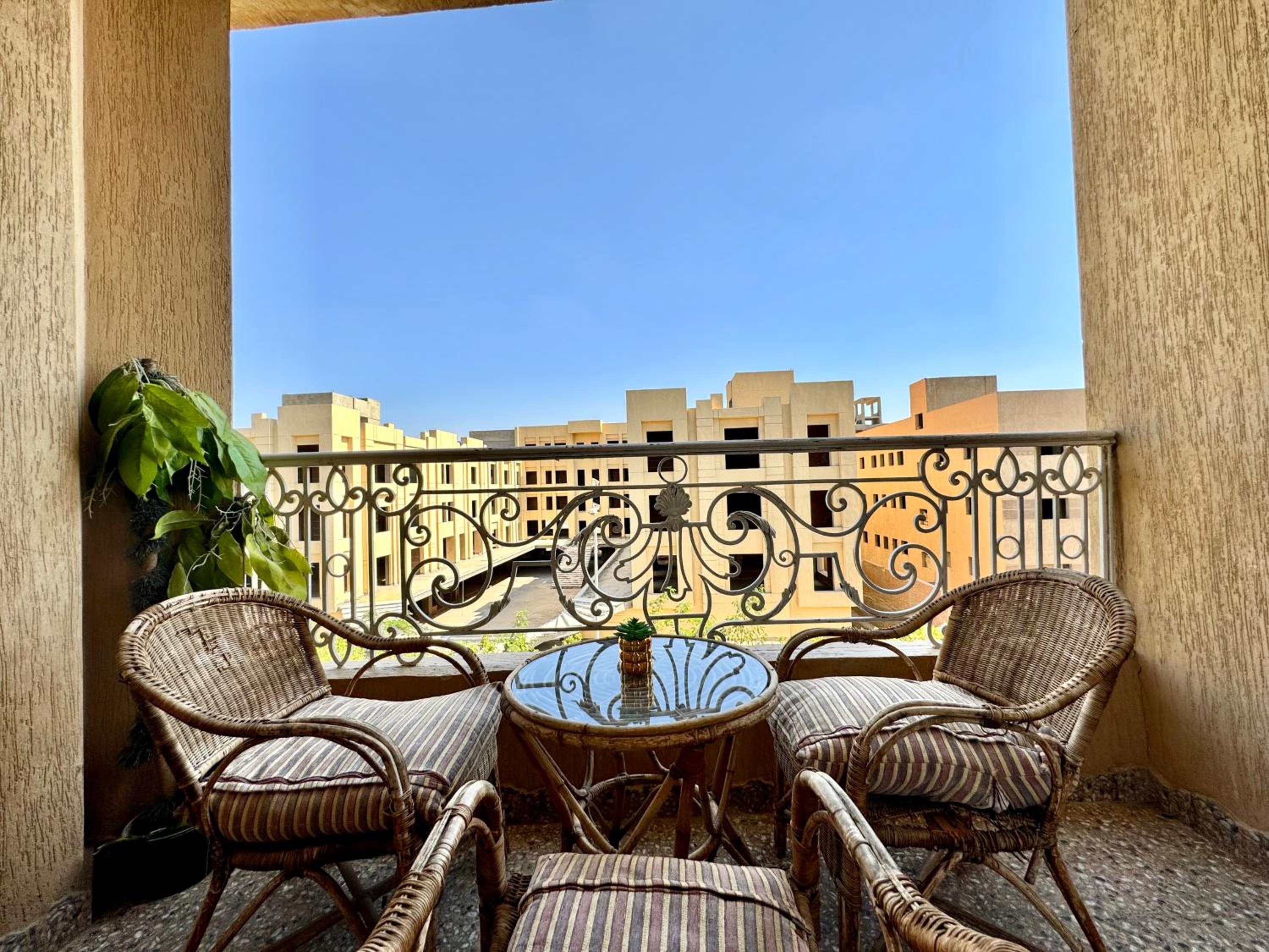 2BR Spacious Apt Prime Location New Cairo