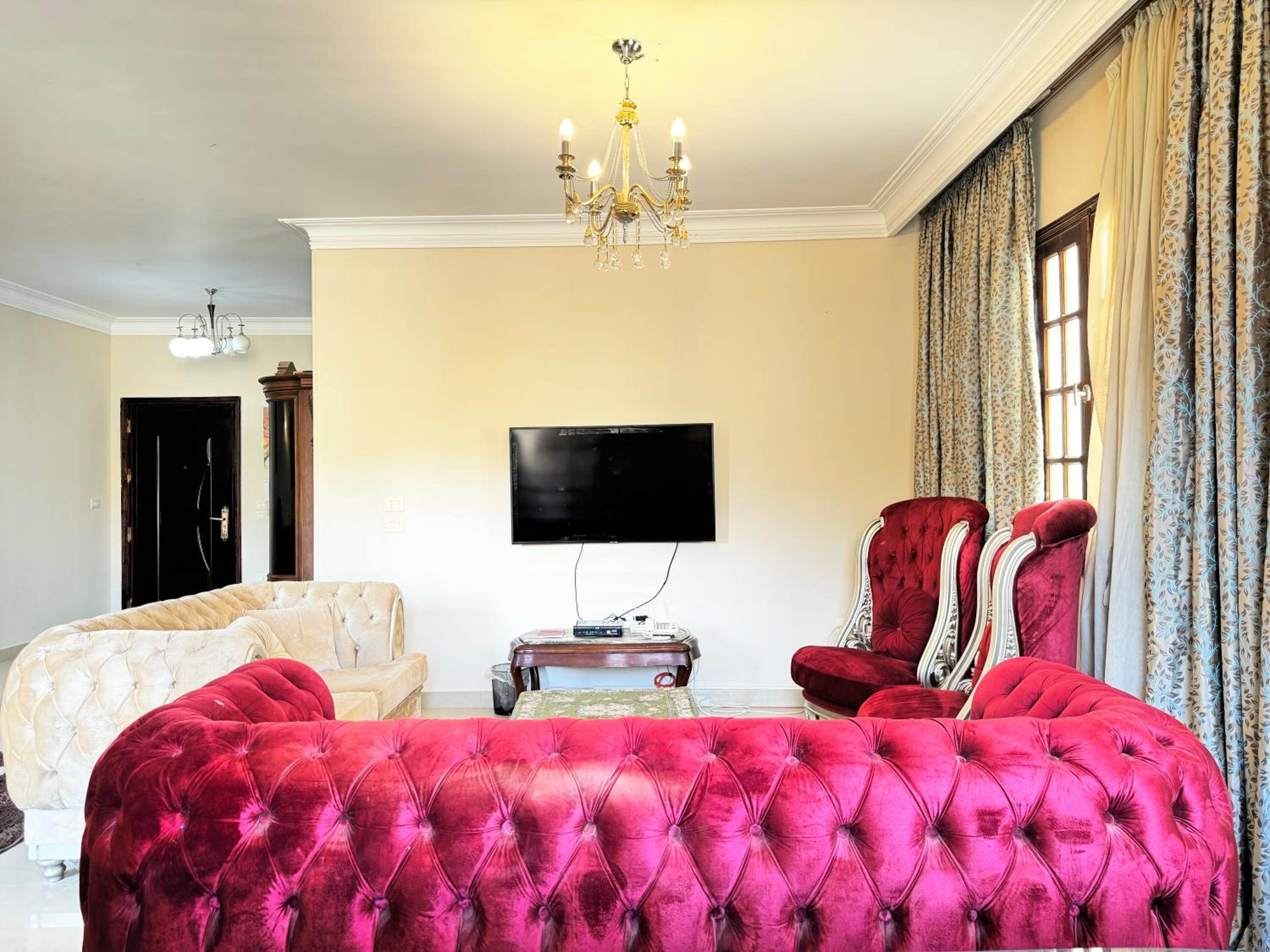 2BR Spacious Apt Prime Location New Cairo
