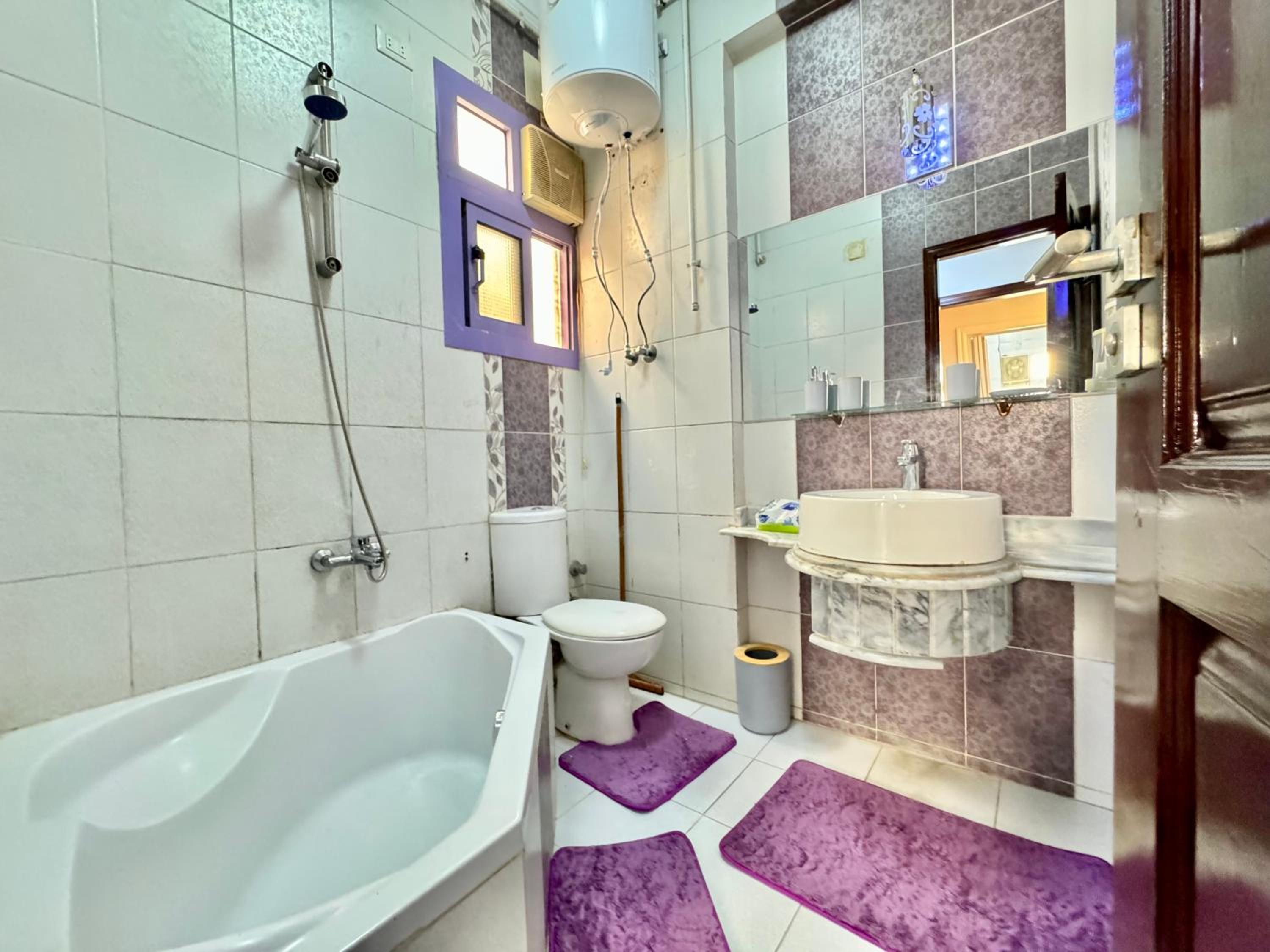 2BR Spacious Apt Prime Location New Cairo