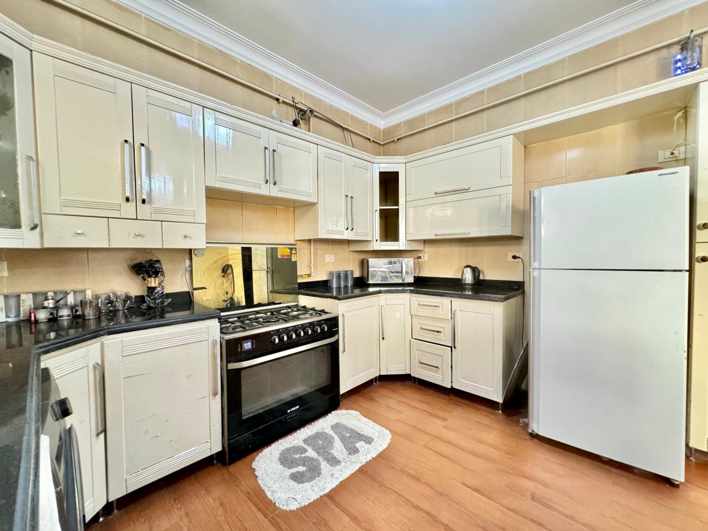 2BR Spacious Apt Prime Location New Cairo