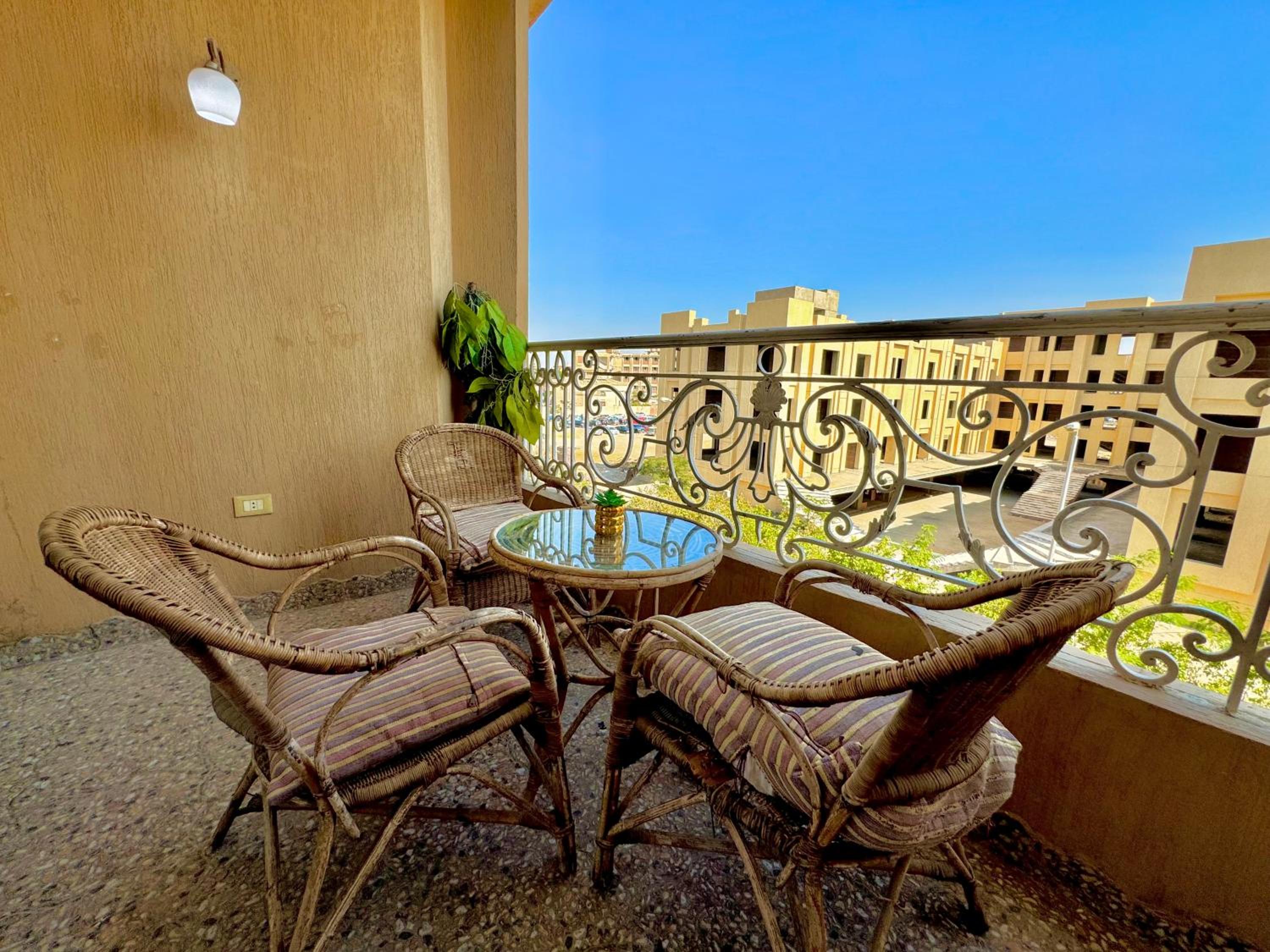 2BR Spacious Apt Prime Location New Cairo