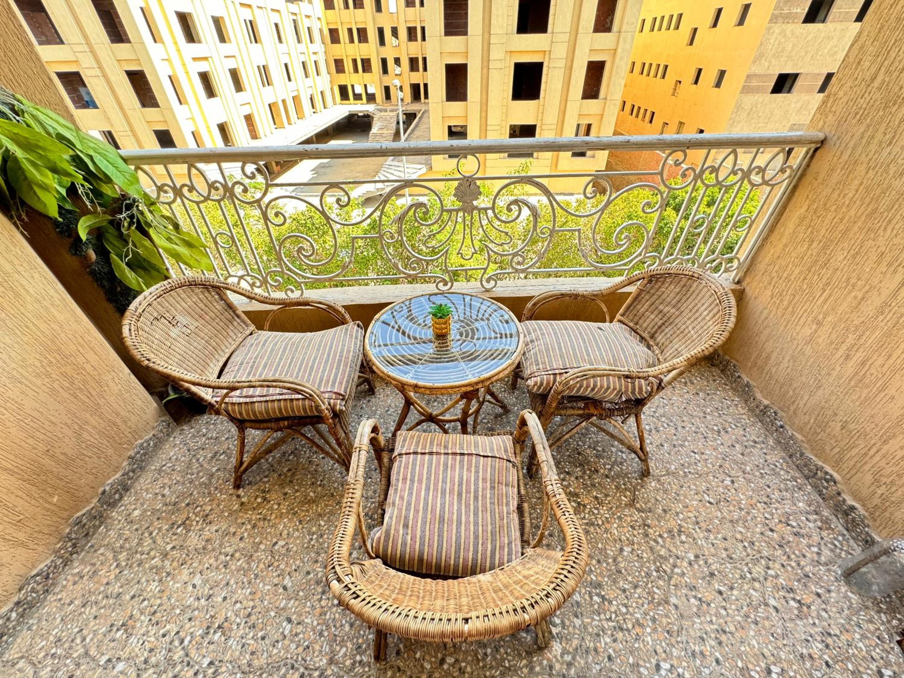 2BR Spacious Apt Prime Location New Cairo
