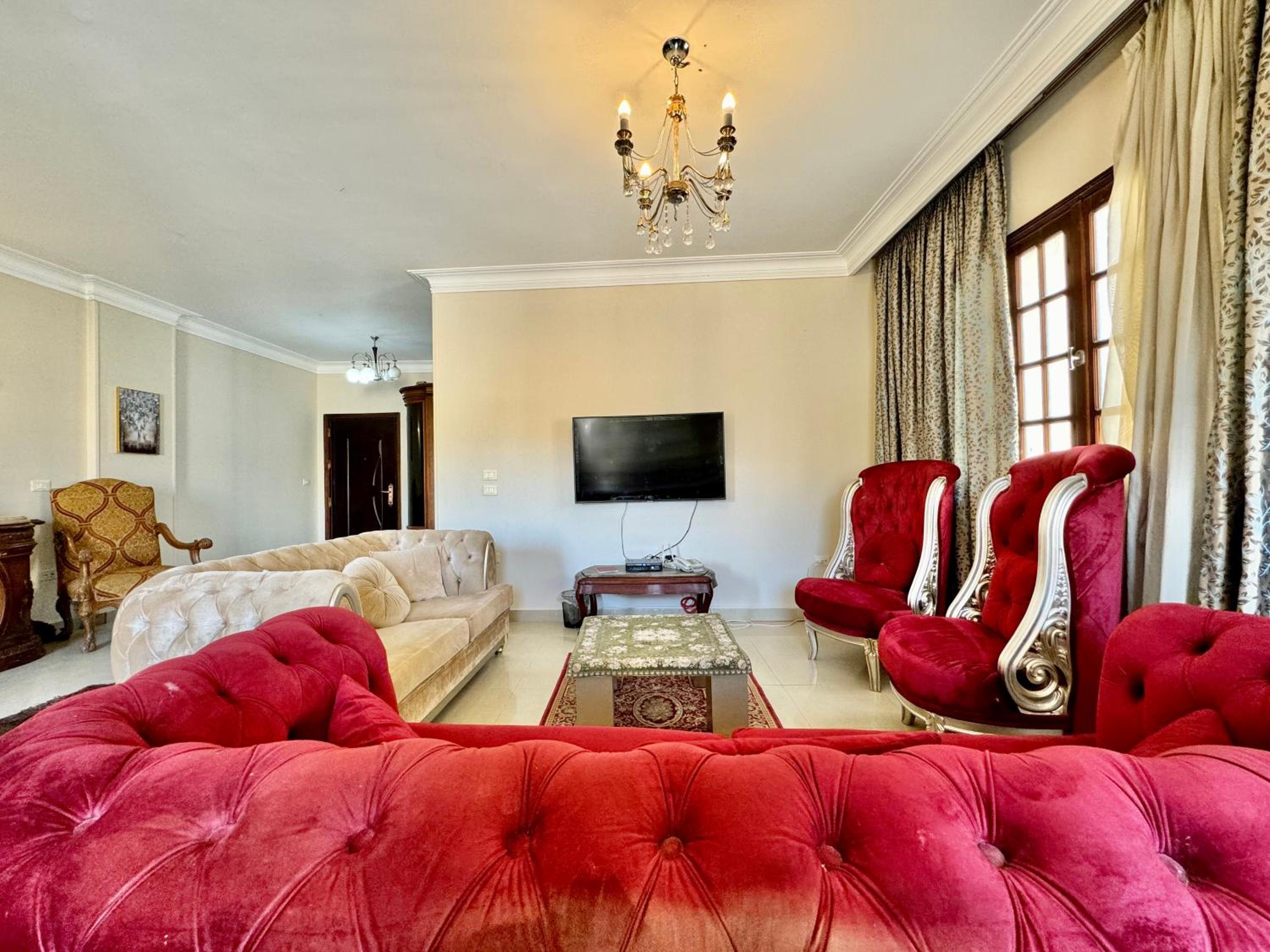 2BR Spacious Apt Prime Location New Cairo