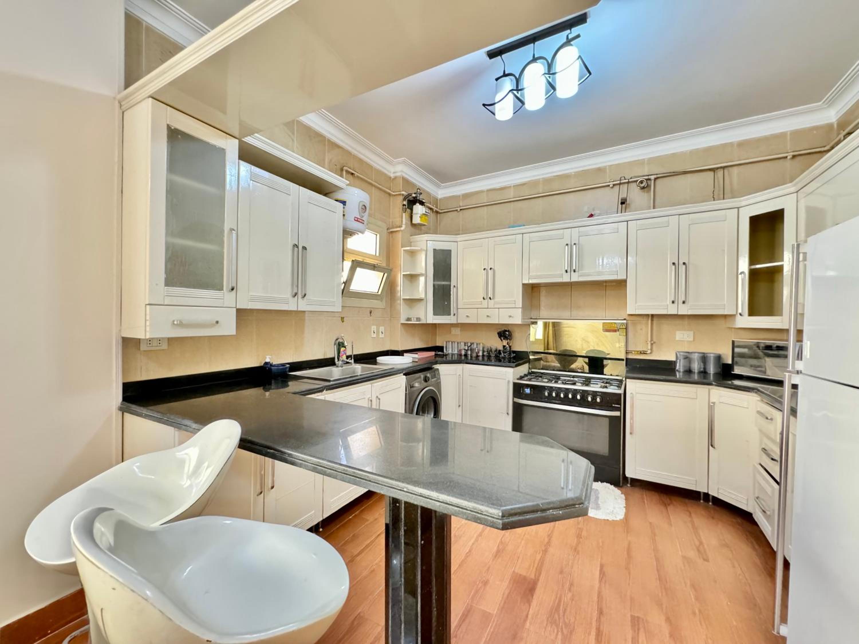 2BR Spacious Apt Prime Location New Cairo