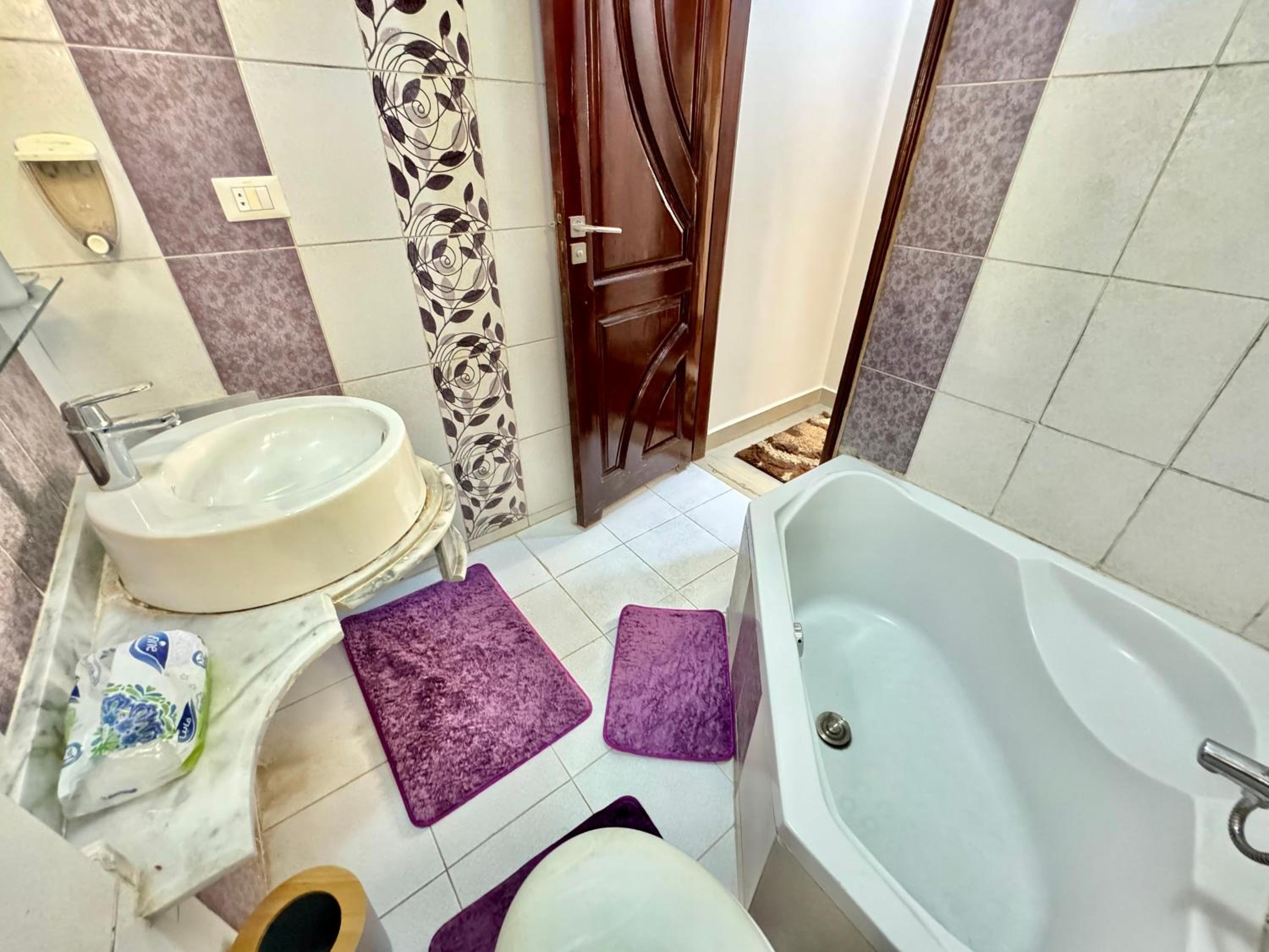 2BR Spacious Apt Prime Location New Cairo